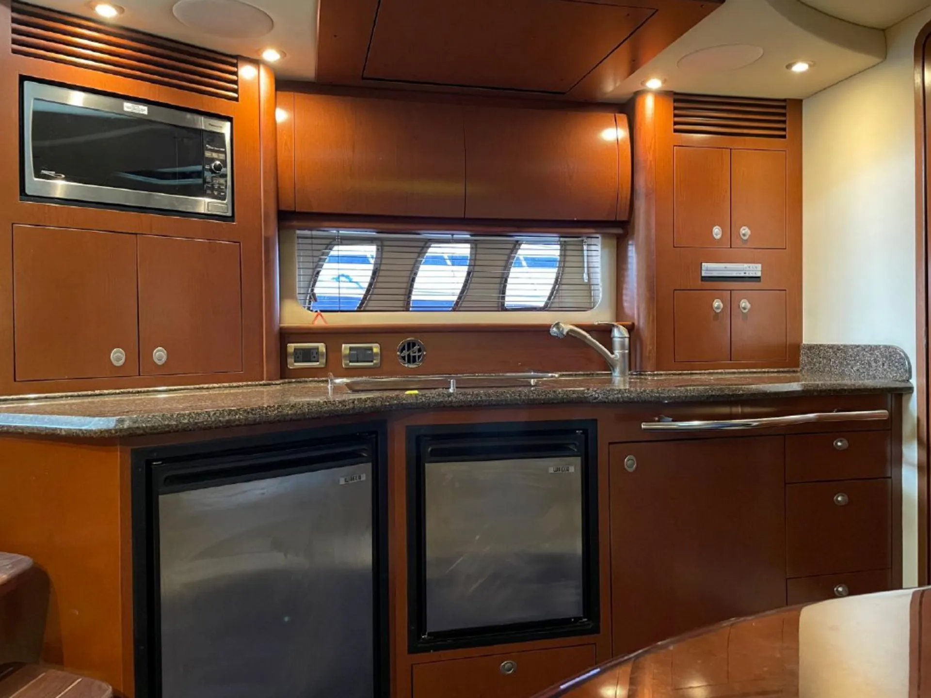 The Spectacular SEA RAY 40 SUNDANCER 