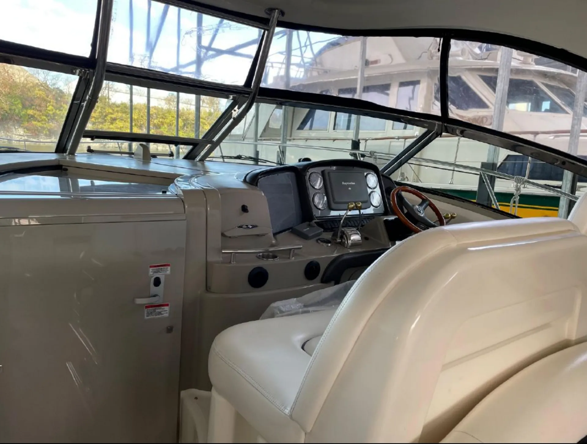 The Spectacular SEA RAY 40 SUNDANCER 