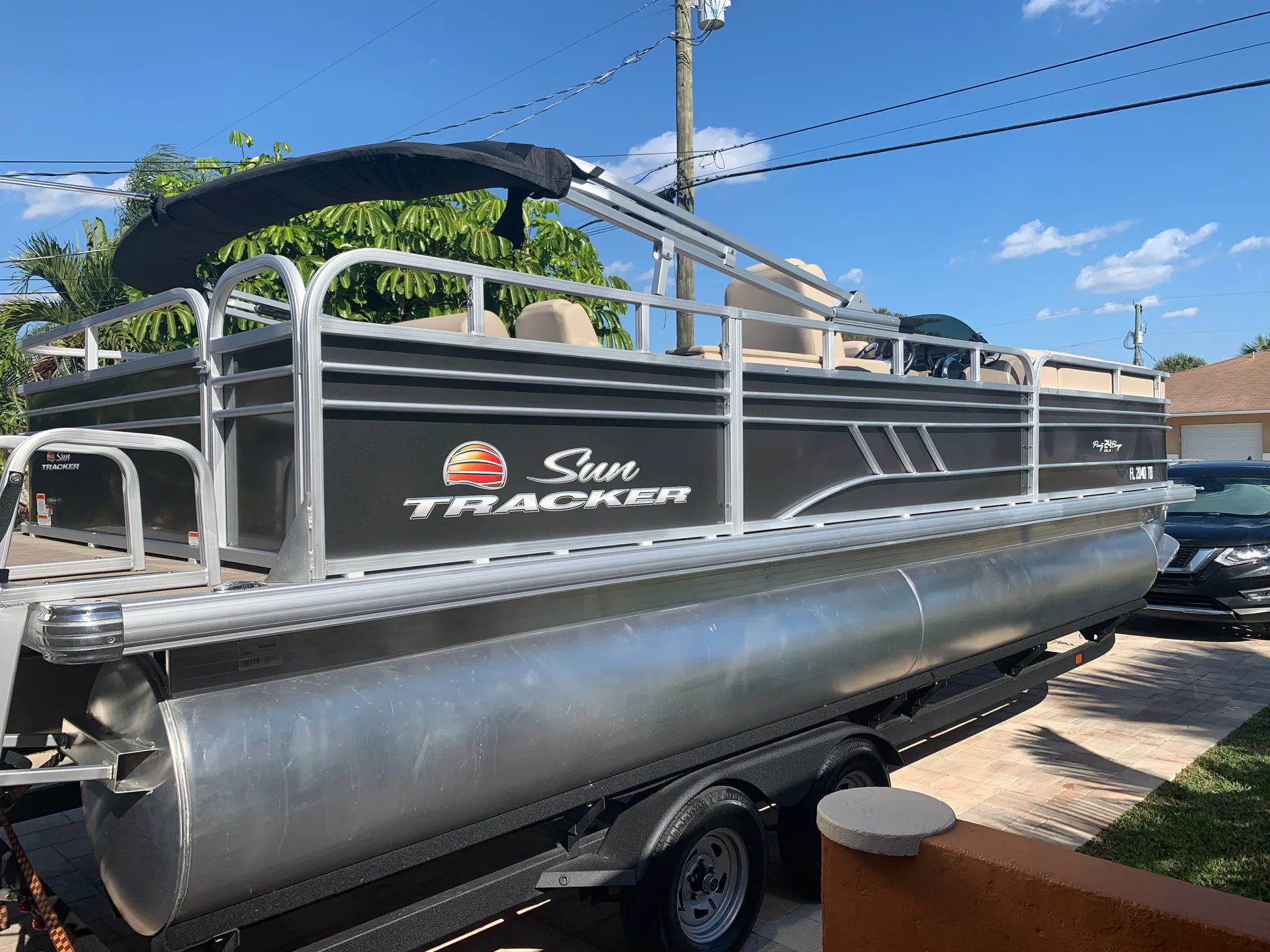 SUN TRACKER PARTY BARGE 24 DLX in Punta Gorda, FL — photo 2