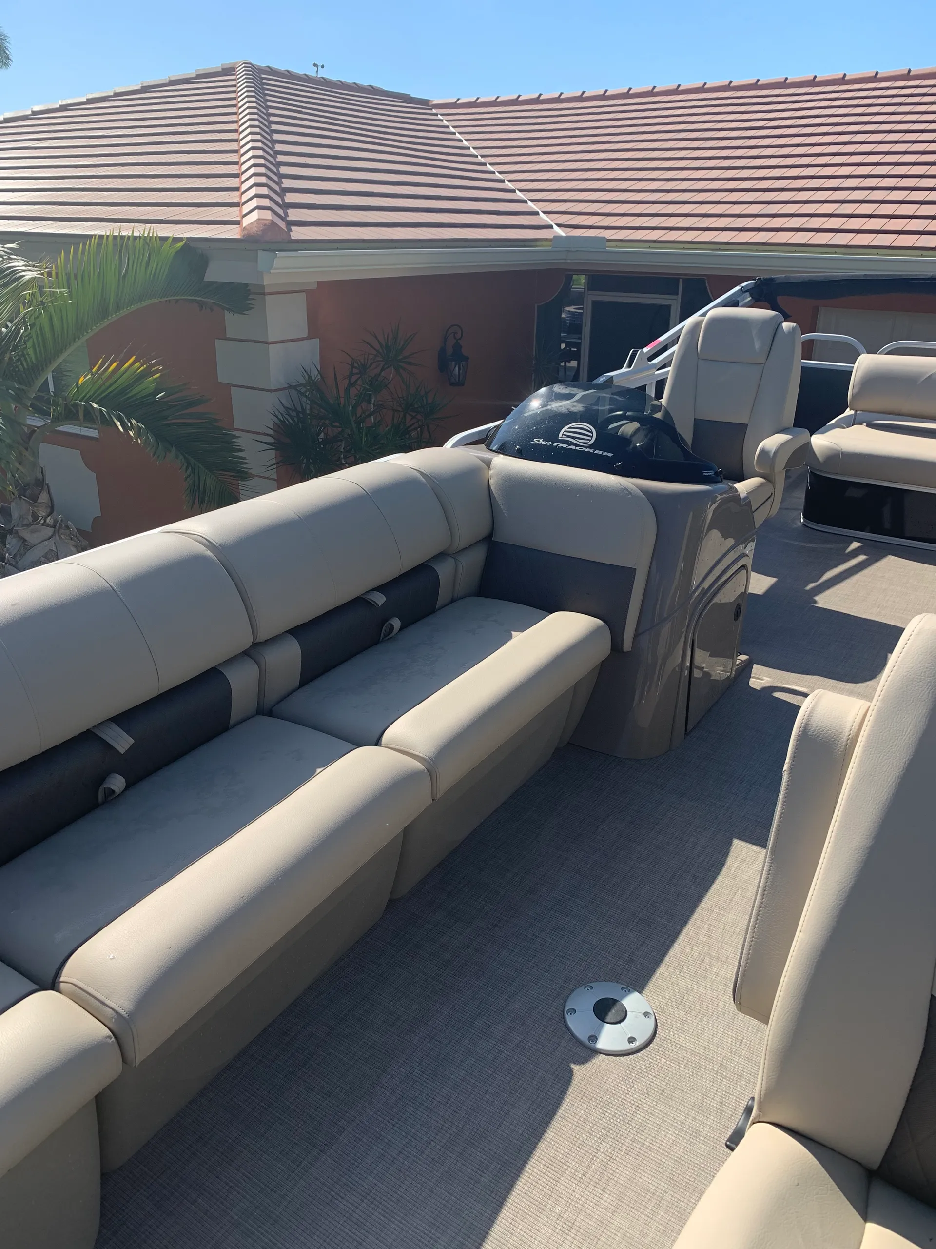 SUN TRACKER PARTY BARGE 24 DLX in Punta Gorda, FL — photo 5