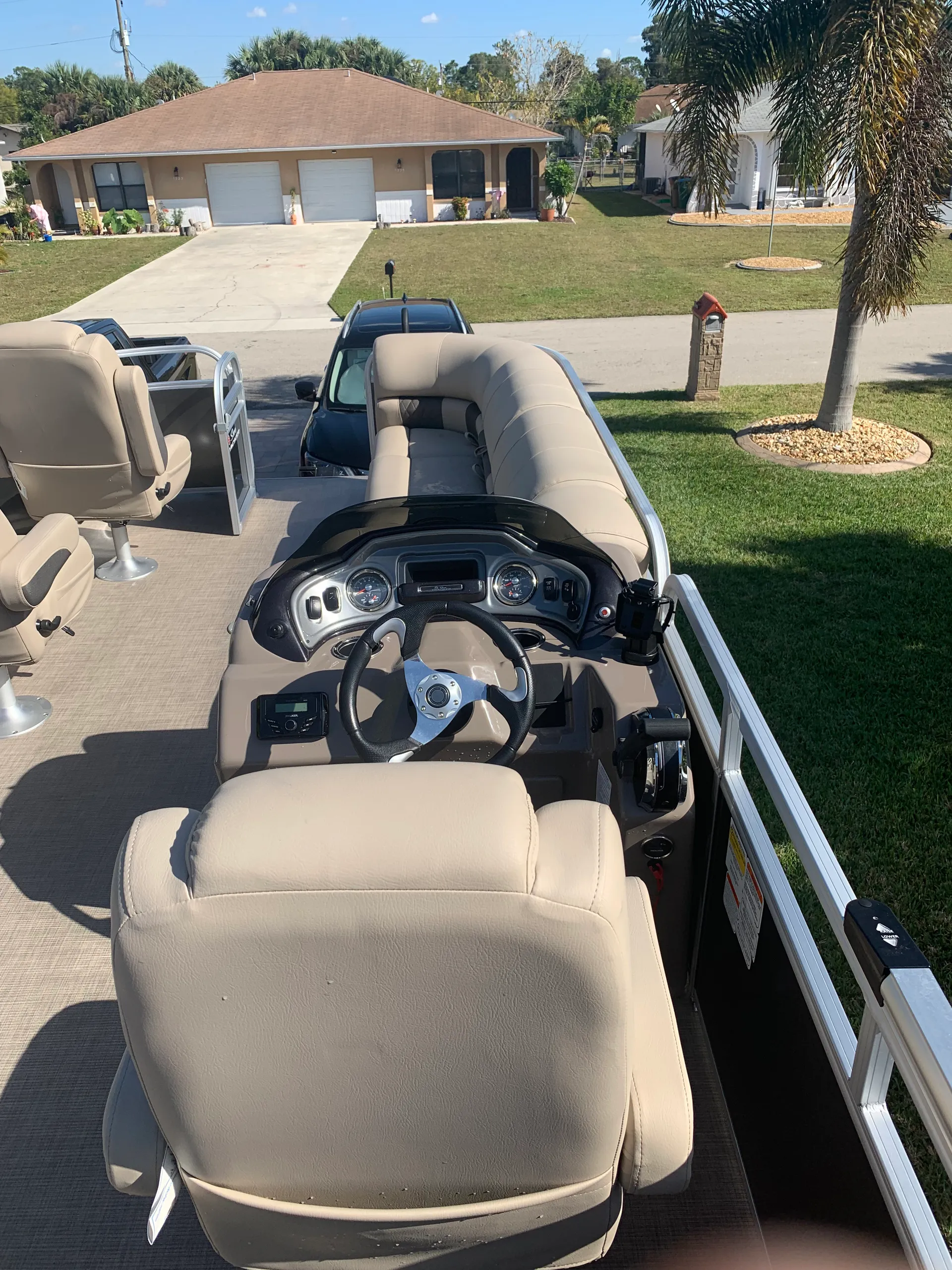 SUN TRACKER PARTY BARGE 24 DLX in Punta Gorda, FL — photo 4