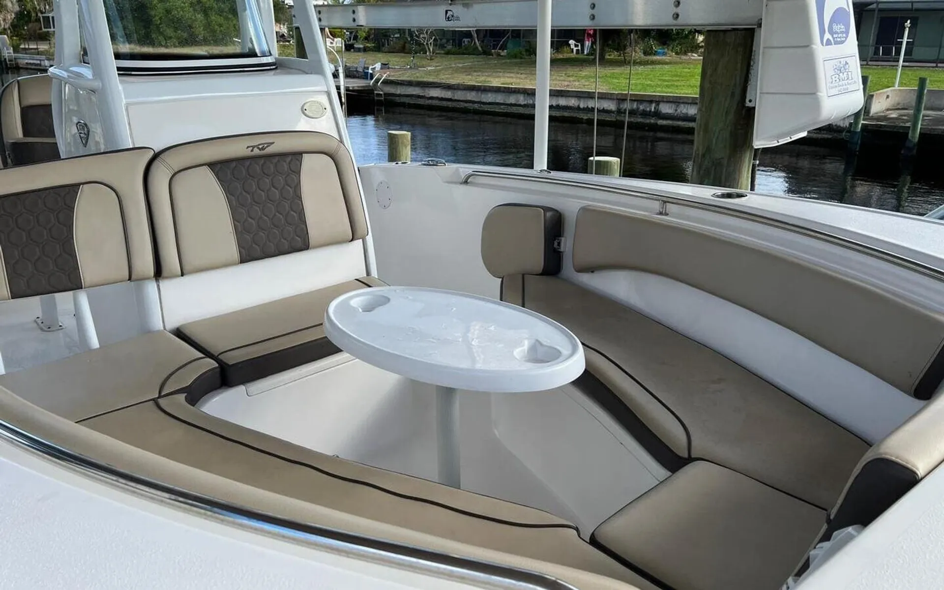 Tidewater 232 LXF 250HP up to 10 People!