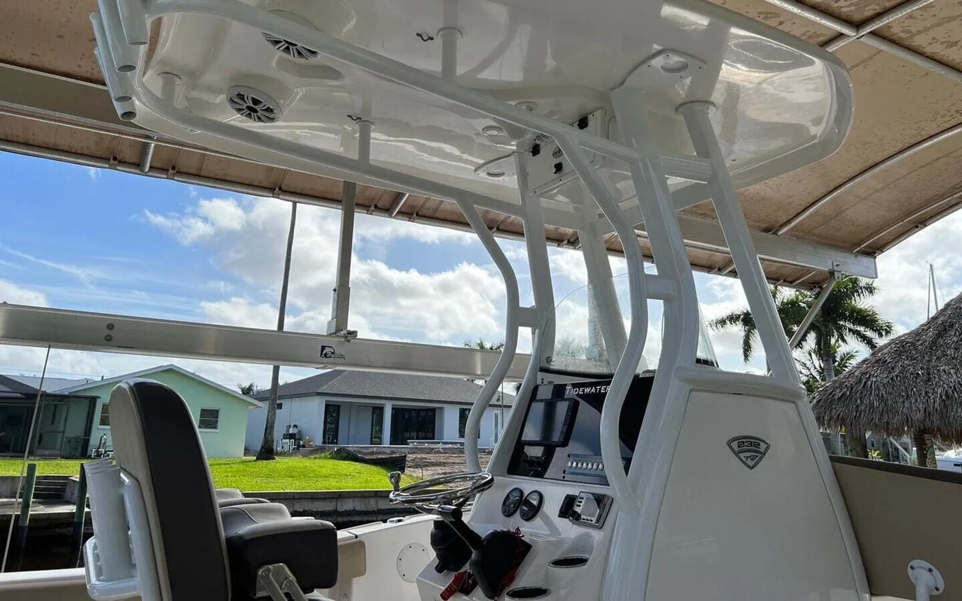 Tidewater 232 LXF 250HP up to 10 People!