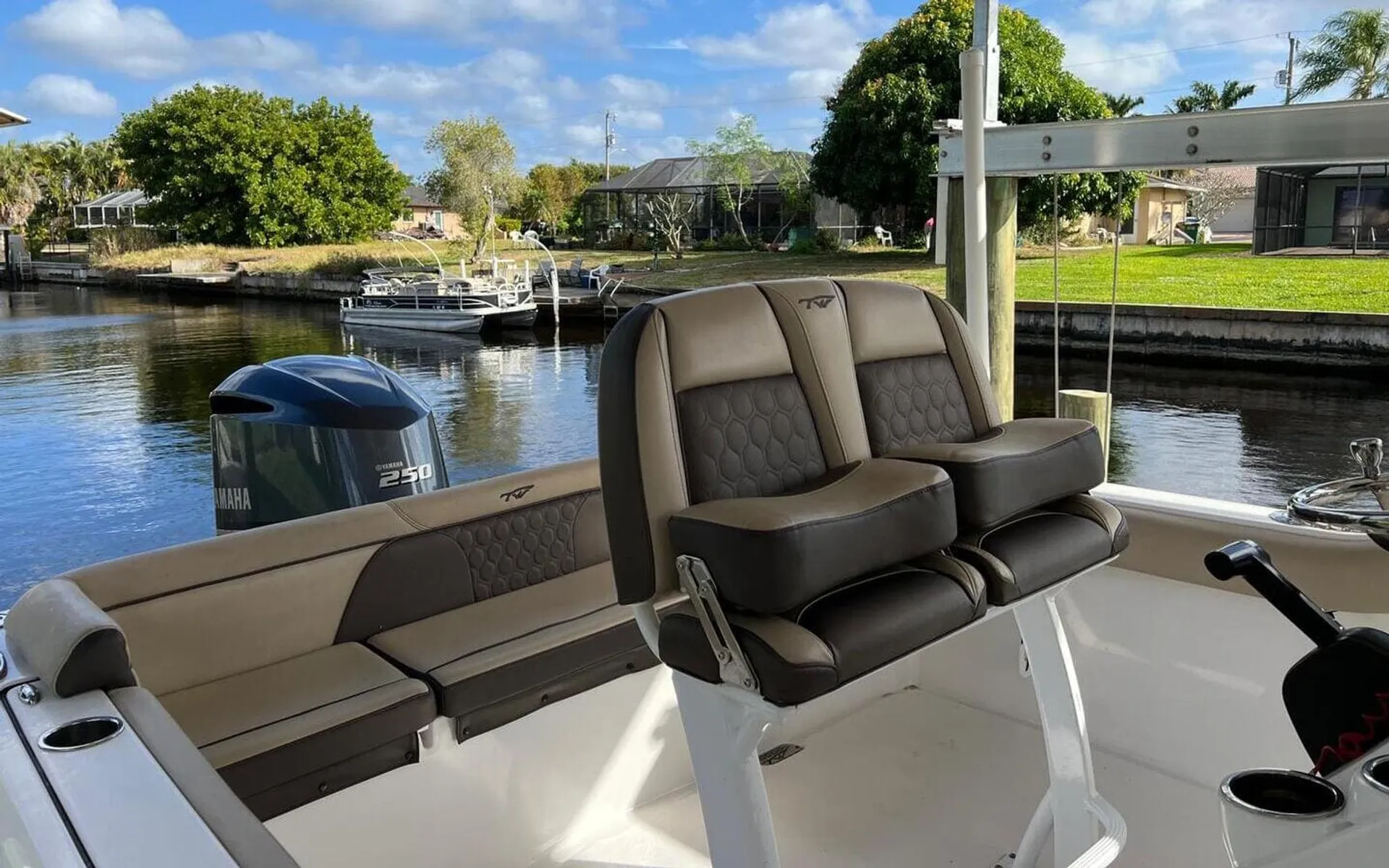 Tidewater 232 LXF 250HP up to 10 People!