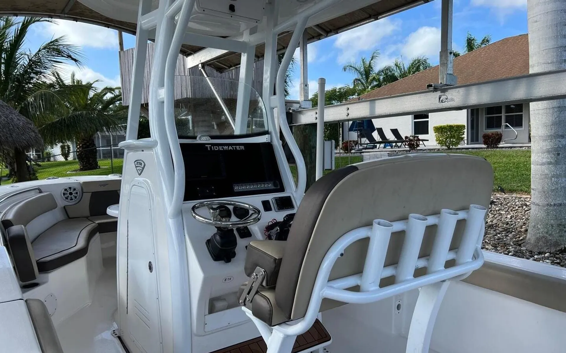 Tidewater 232 LXF 250HP up to 10 People!