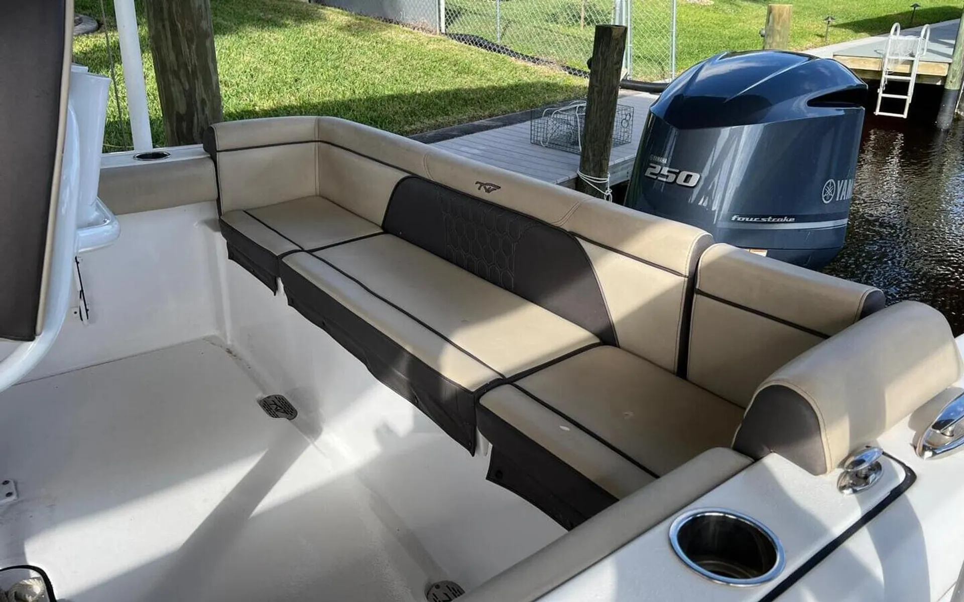 Tidewater 232 LXF 250HP up to 10 People!
