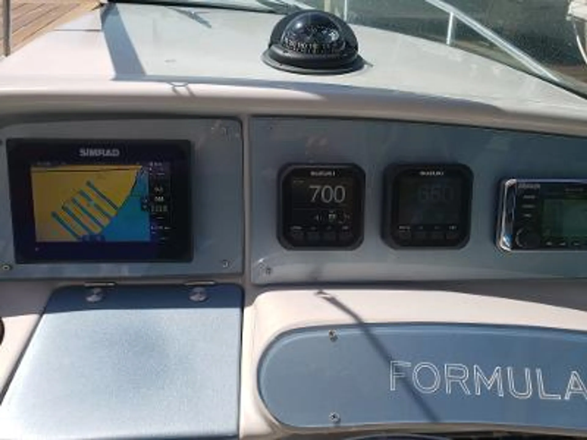 FORMULA BY THUNDERBIRD 350 SUN SPORT in Bay Harbor Islands, FL — photo 4