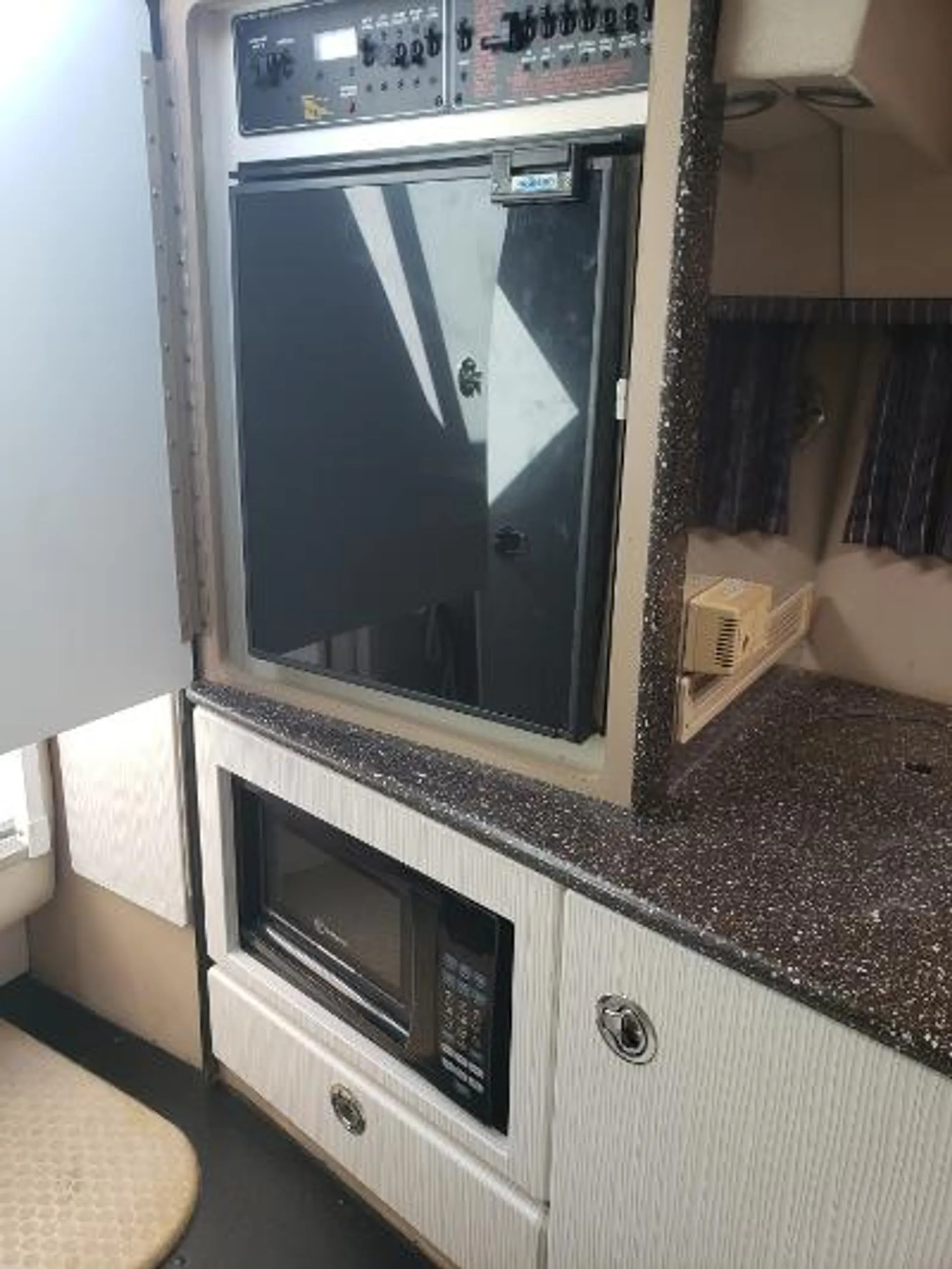 FORMULA BY THUNDERBIRD 350 SUN SPORT in Bay Harbor Islands, FL — photo 8