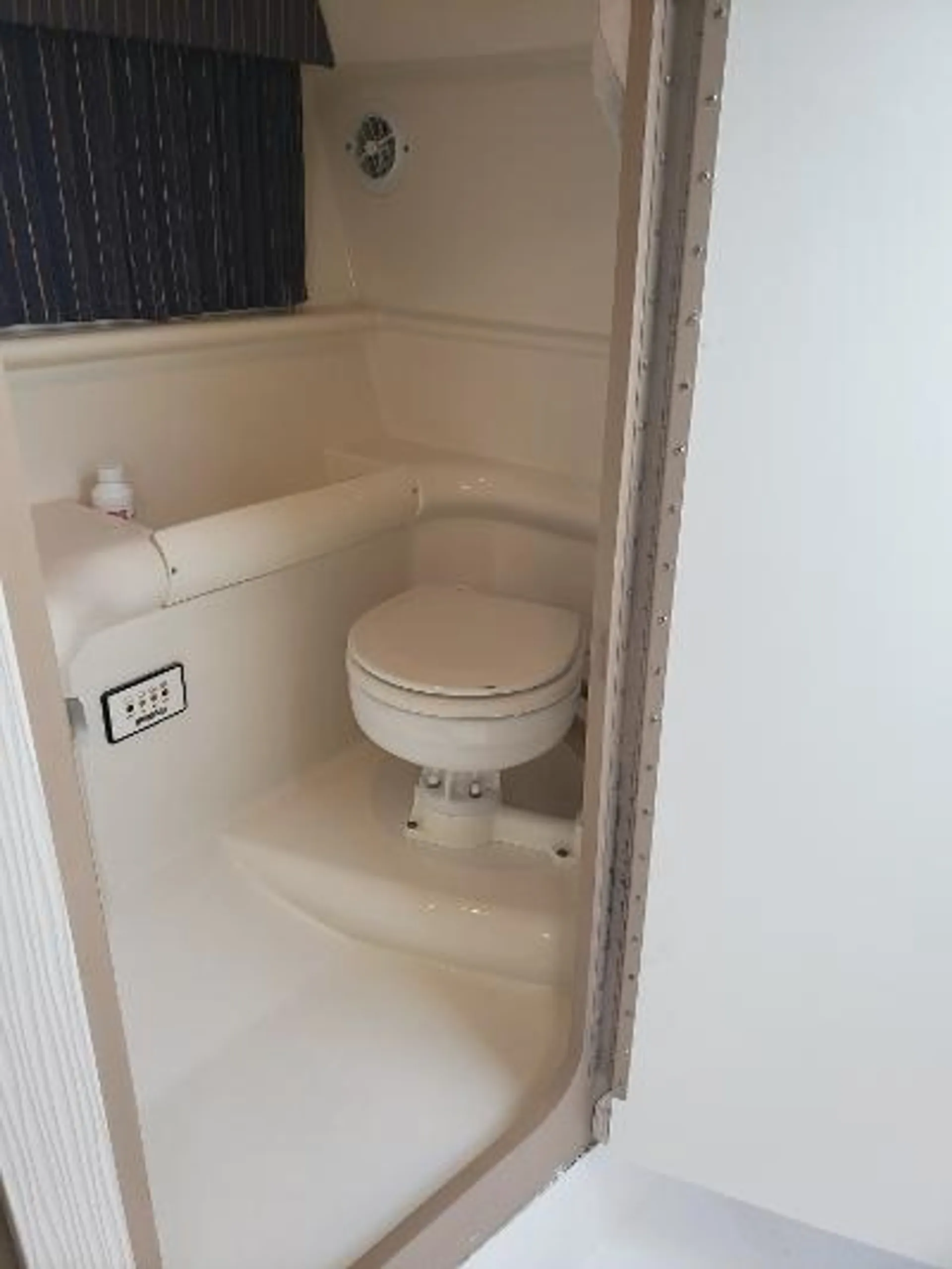 FORMULA BY THUNDERBIRD 350 SUN SPORT in Bay Harbor Islands, FL — photo 9