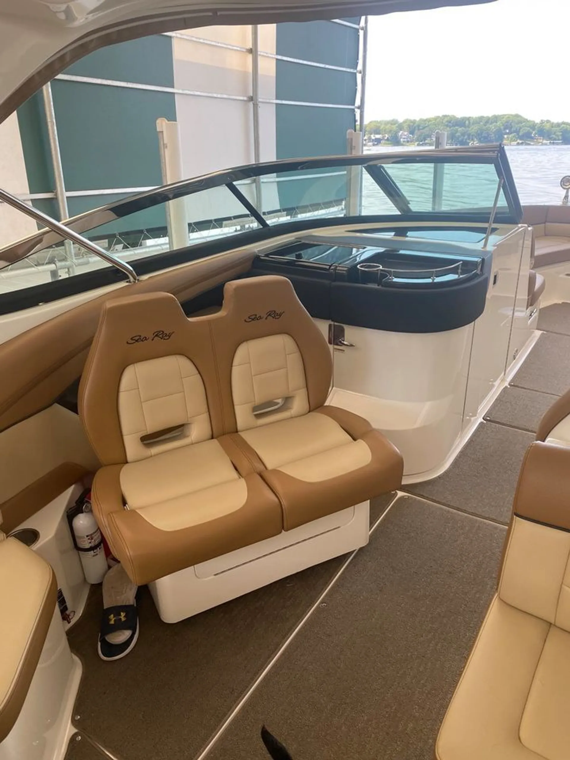 Sea Ray Boats SLX 350 in Stillwater, MN — photo 6