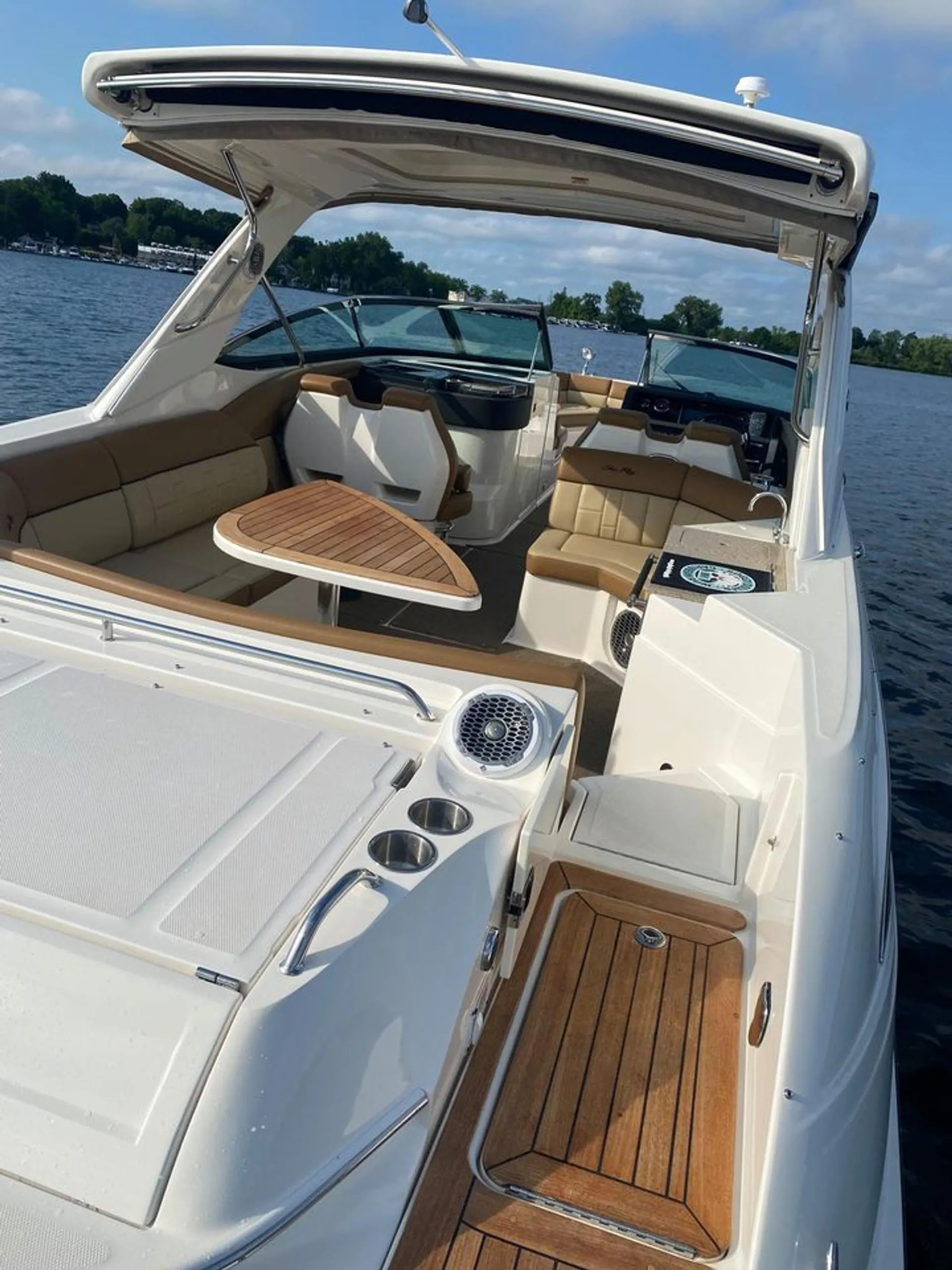 Sea Ray Boats SLX 350 in Stillwater, MN — photo 7