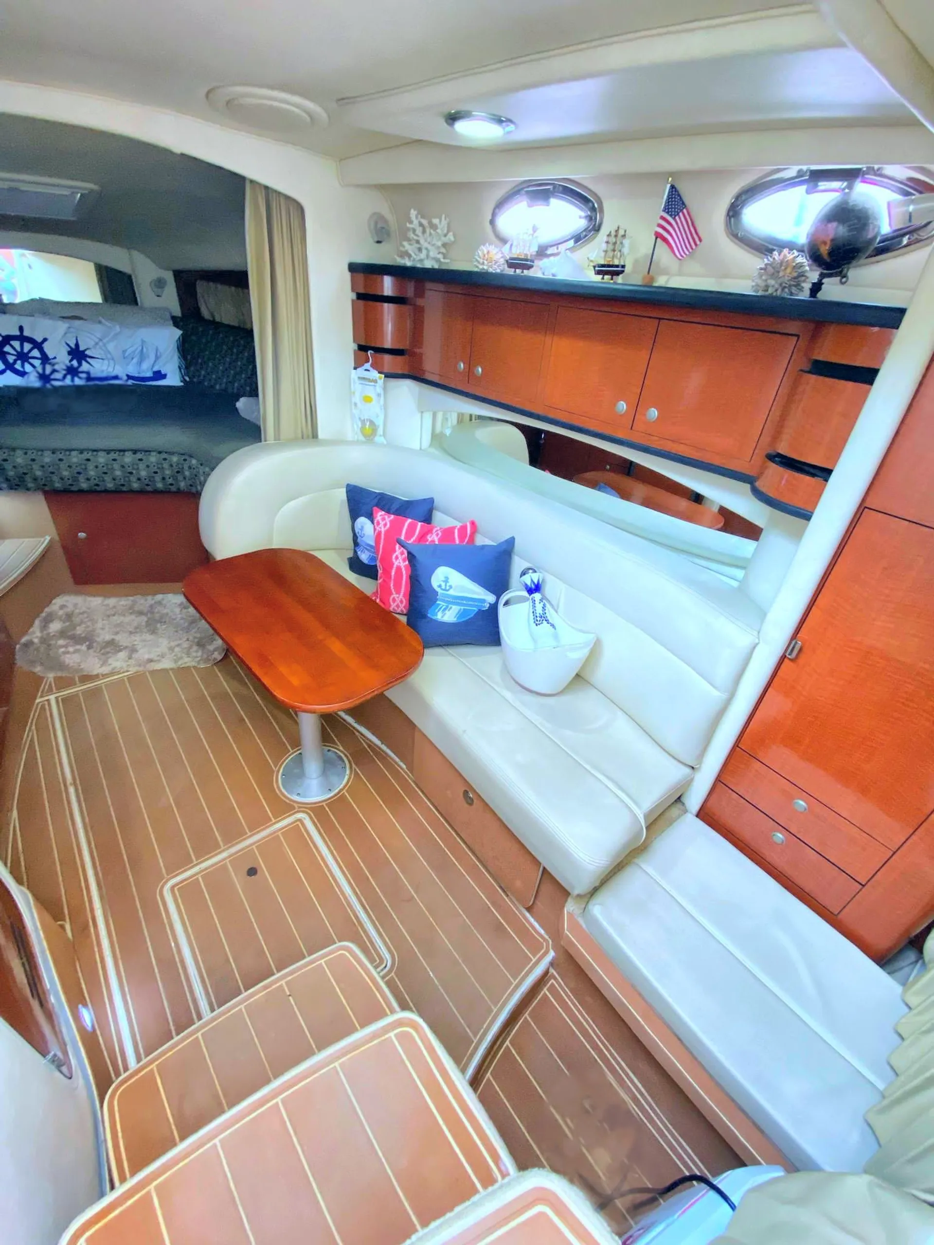 GET 1 HR FREE  33’ SUNDANCER YACHT RENTAL, MIA FL *NO HIDDEN FEES!*