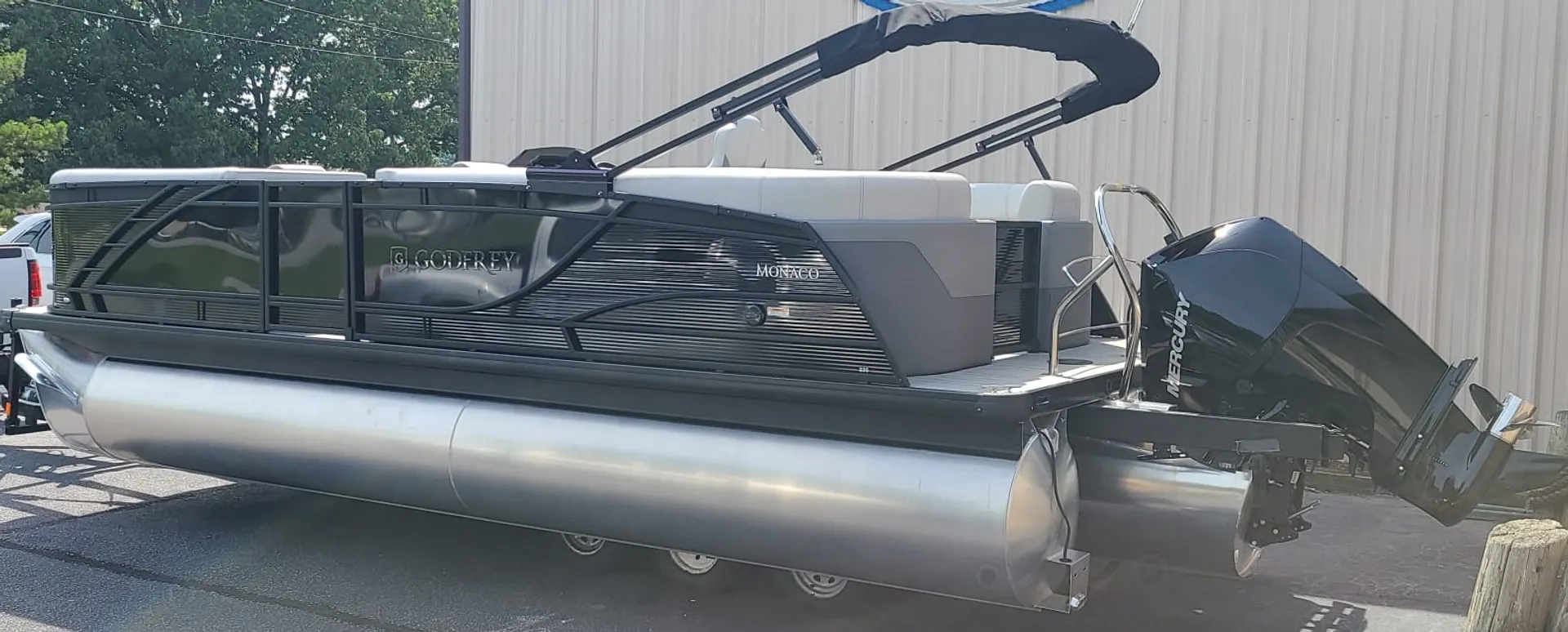 GODFREY MARINE MONACO 235 SB in Waterloo, SC — photo 3