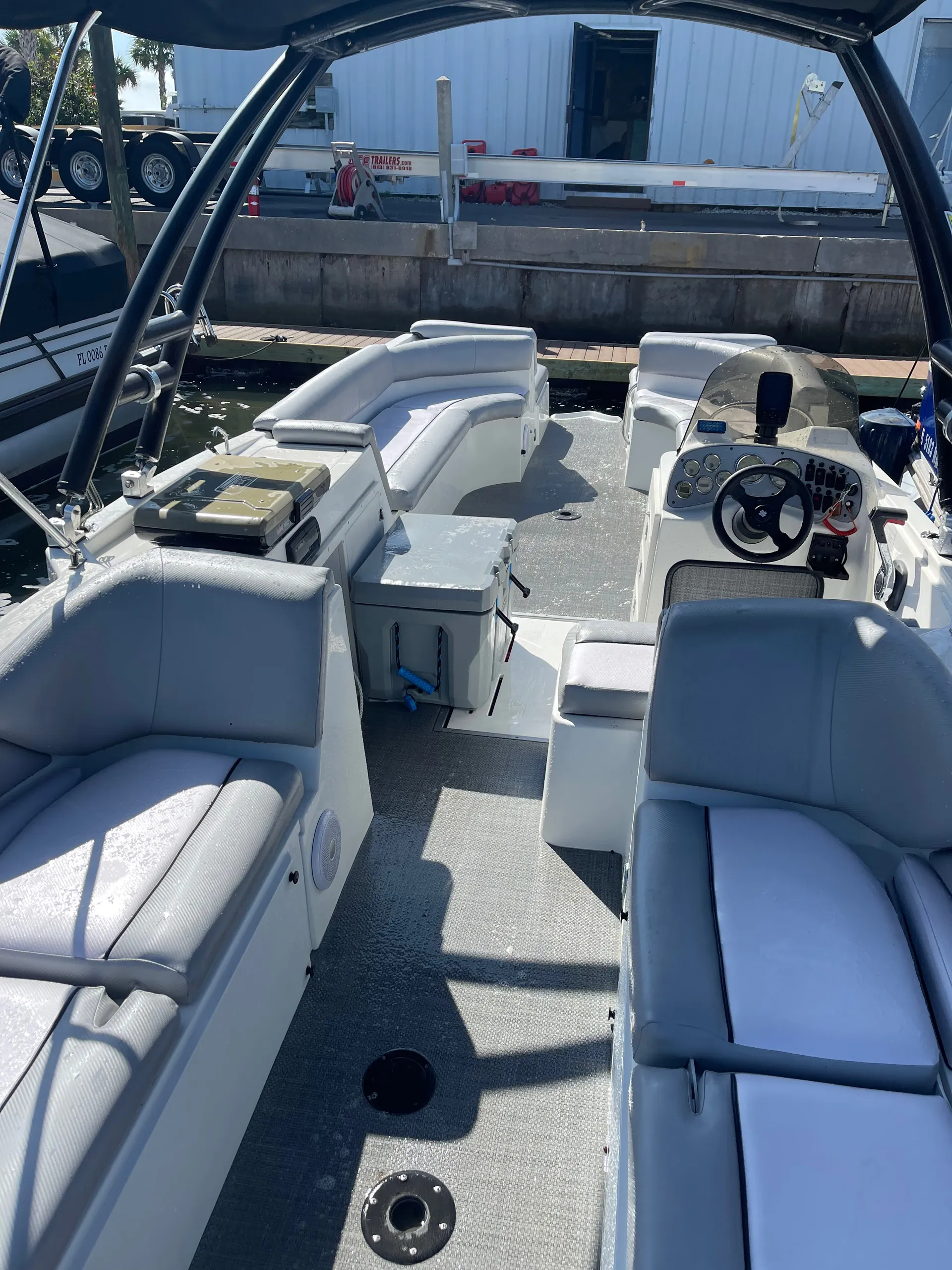 Caravelle Powerboats 25' Razor E-Toon in Clearwater, FL — photo 5