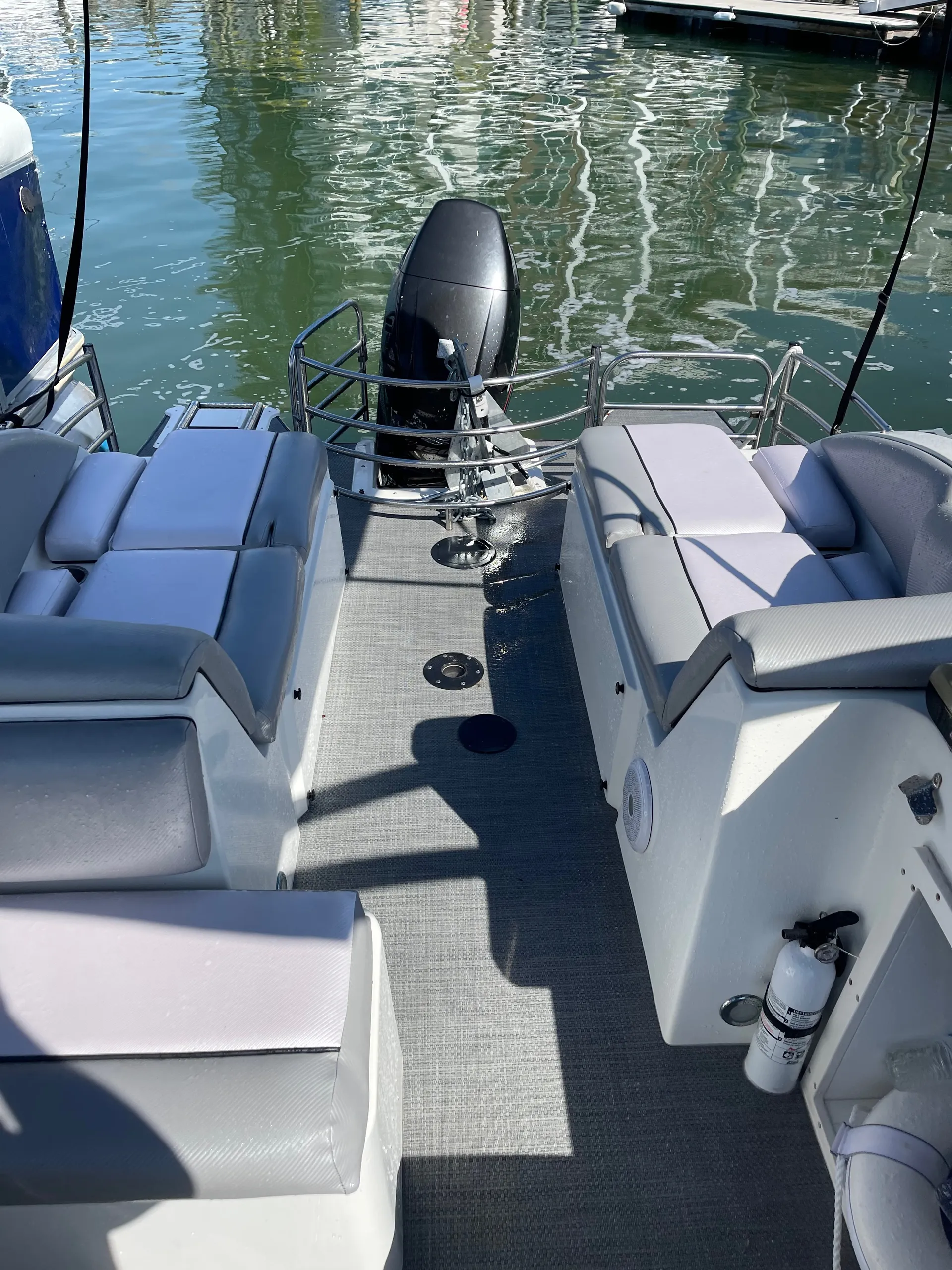Caravelle Powerboats 25' Razor E-Toon in Clearwater, FL — photo 6