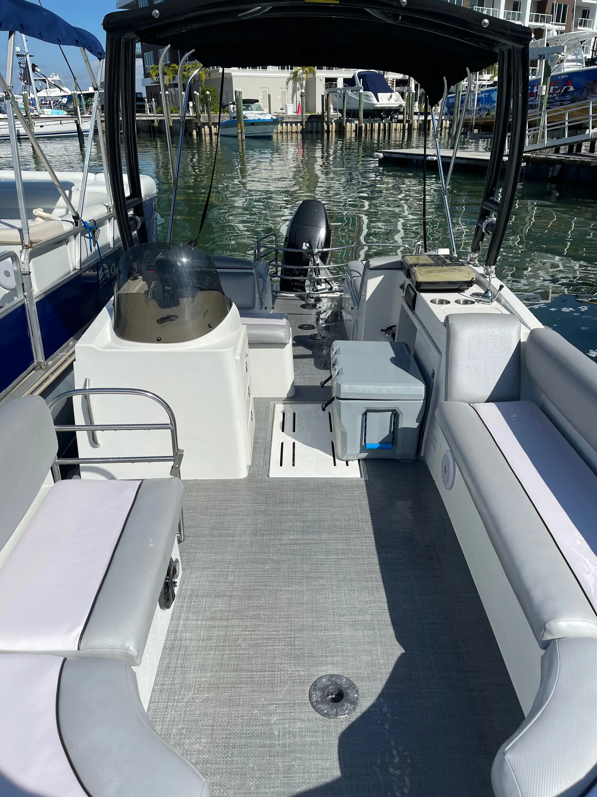 Caravelle Powerboats 25' Razor E-Toon in Clearwater, FL — photo 7