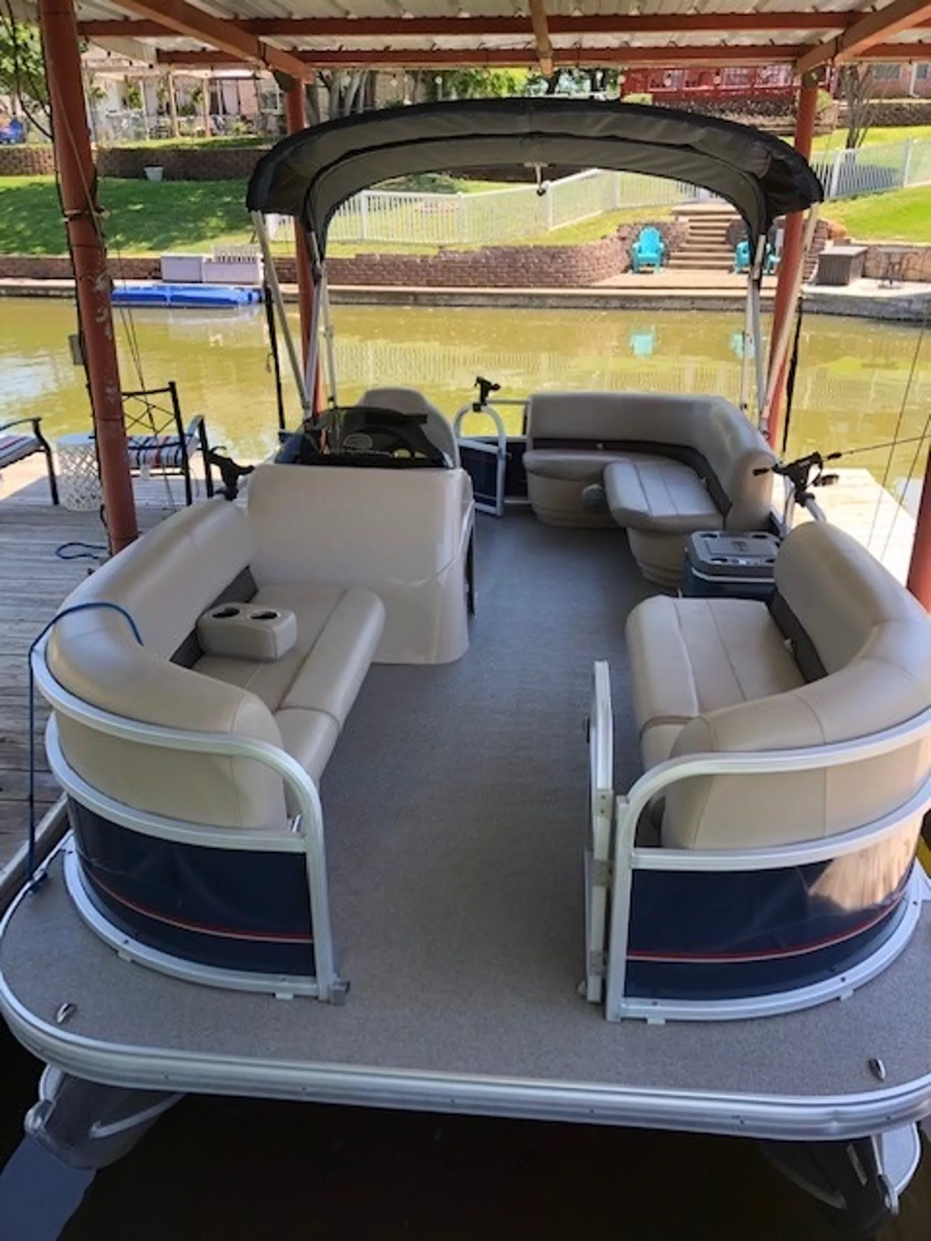 "Lake Granbury Delight: 2019 Sun Tracker Party Barge 18 DLX"