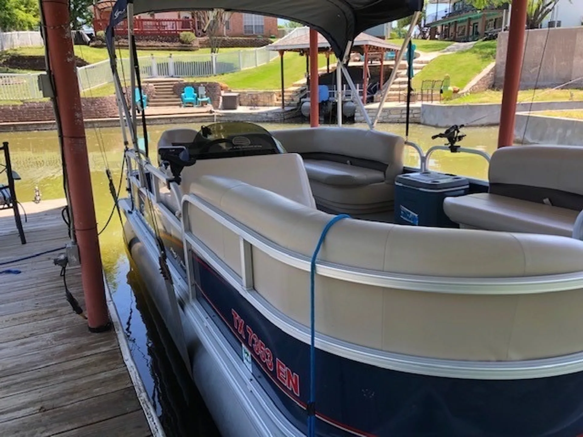 "Lake Granbury Delight: 2019 Sun Tracker Party Barge 18 DLX"
