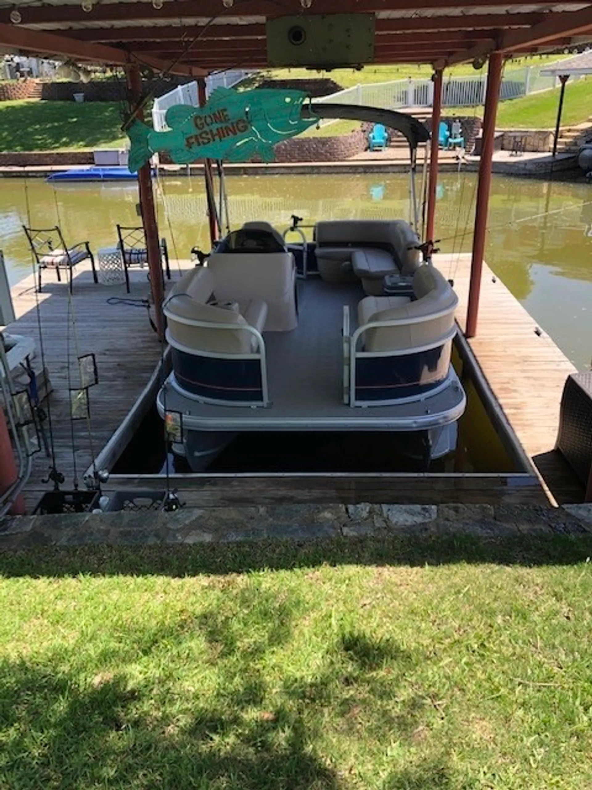 "Lake Granbury Delight: 2019 Sun Tracker Party Barge 18 DLX"