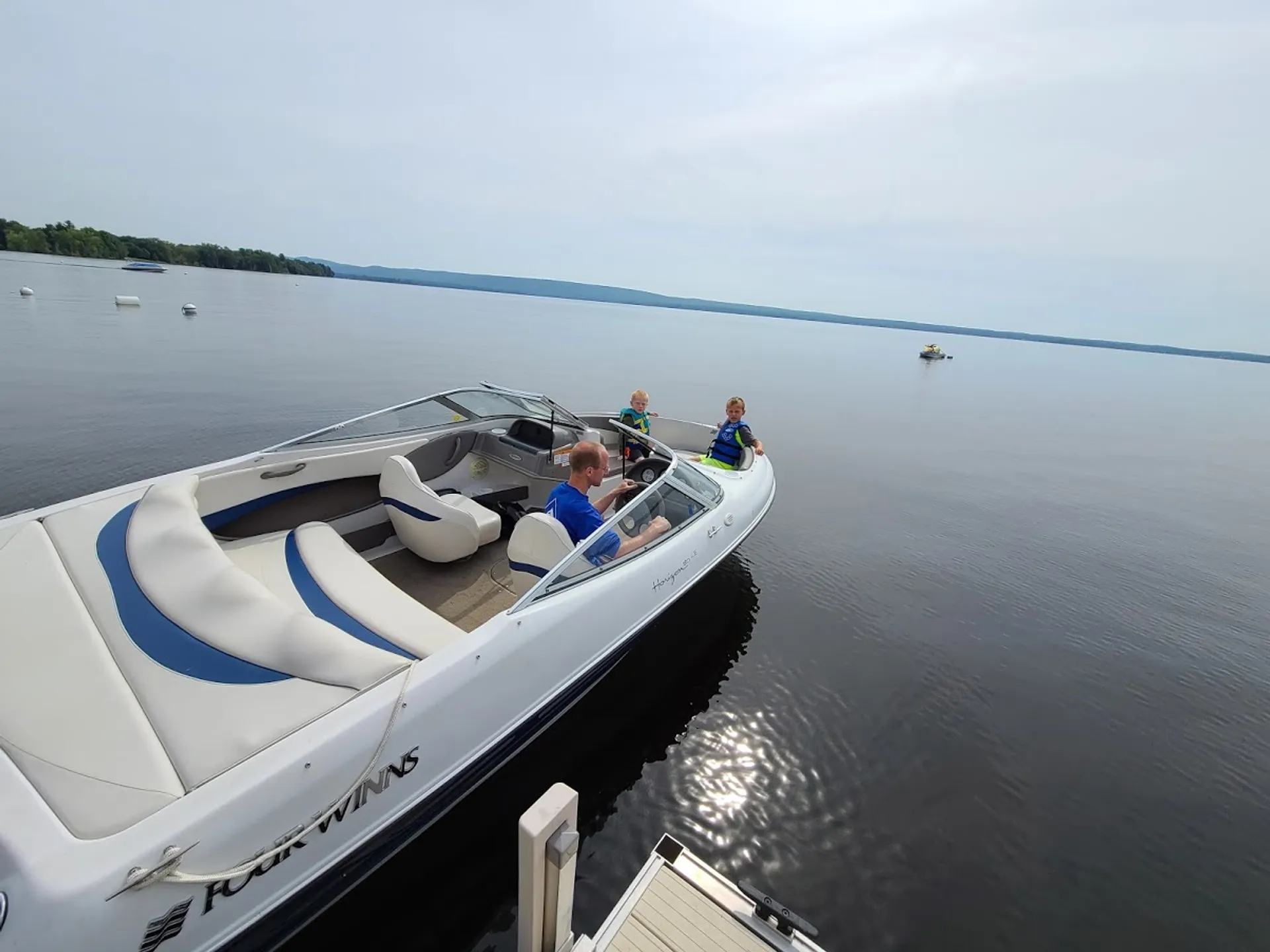 Four Winns Boats 180 Horizon  in Mayfield, NY — photo 2