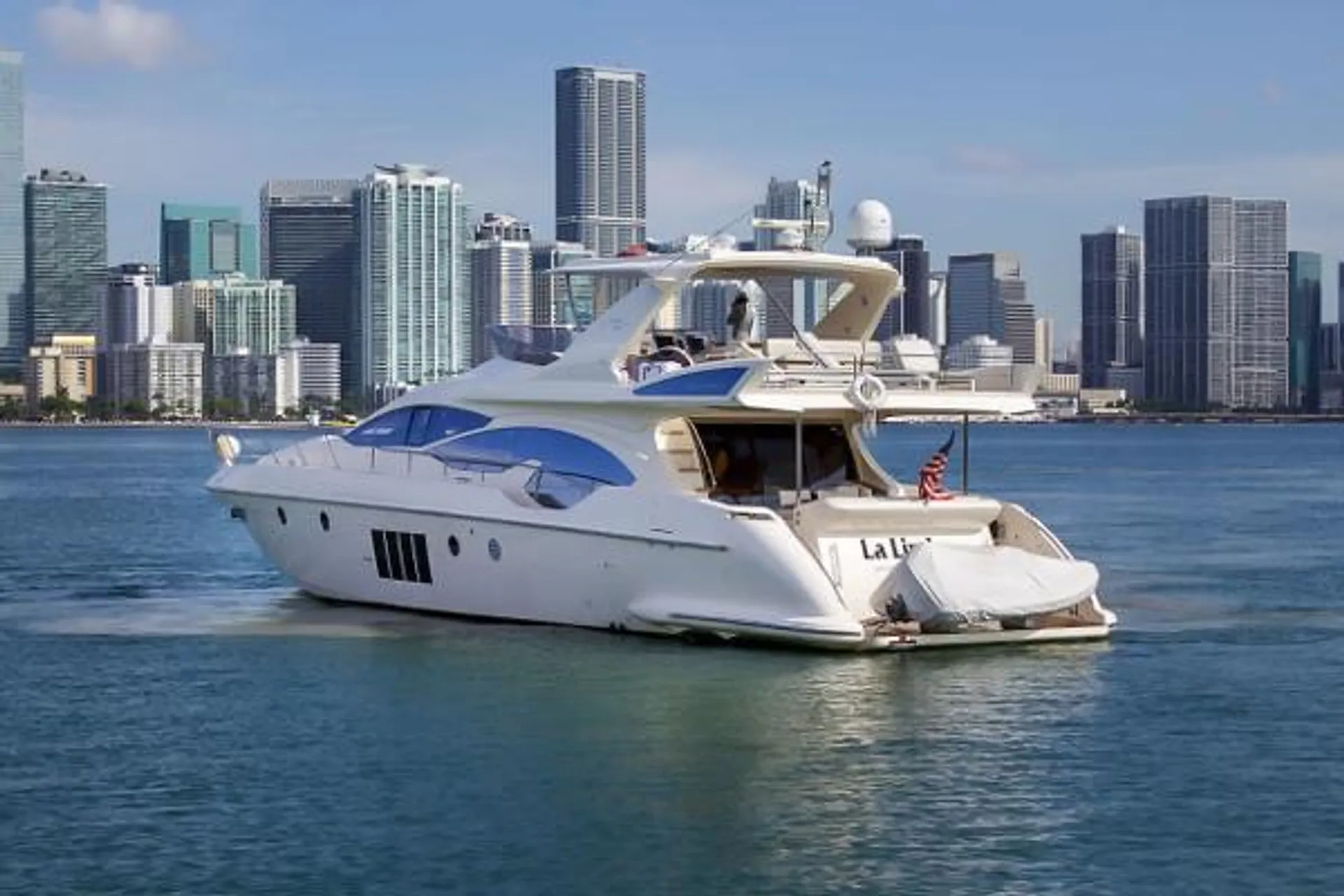 Azimut Yachts 70ft in Miami, FL — photo 3