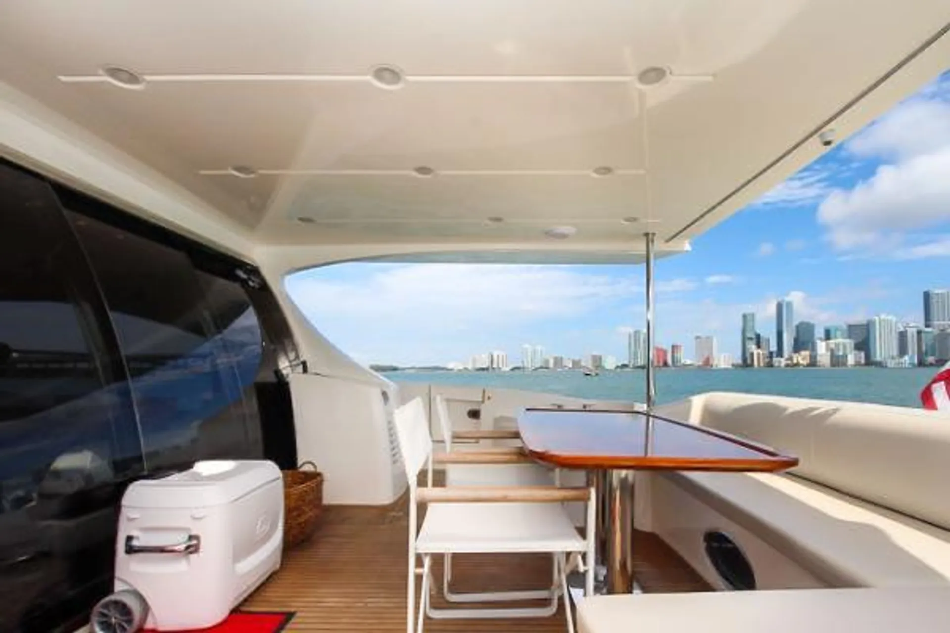 Azimut Yachts 70ft in Miami, FL — photo 6