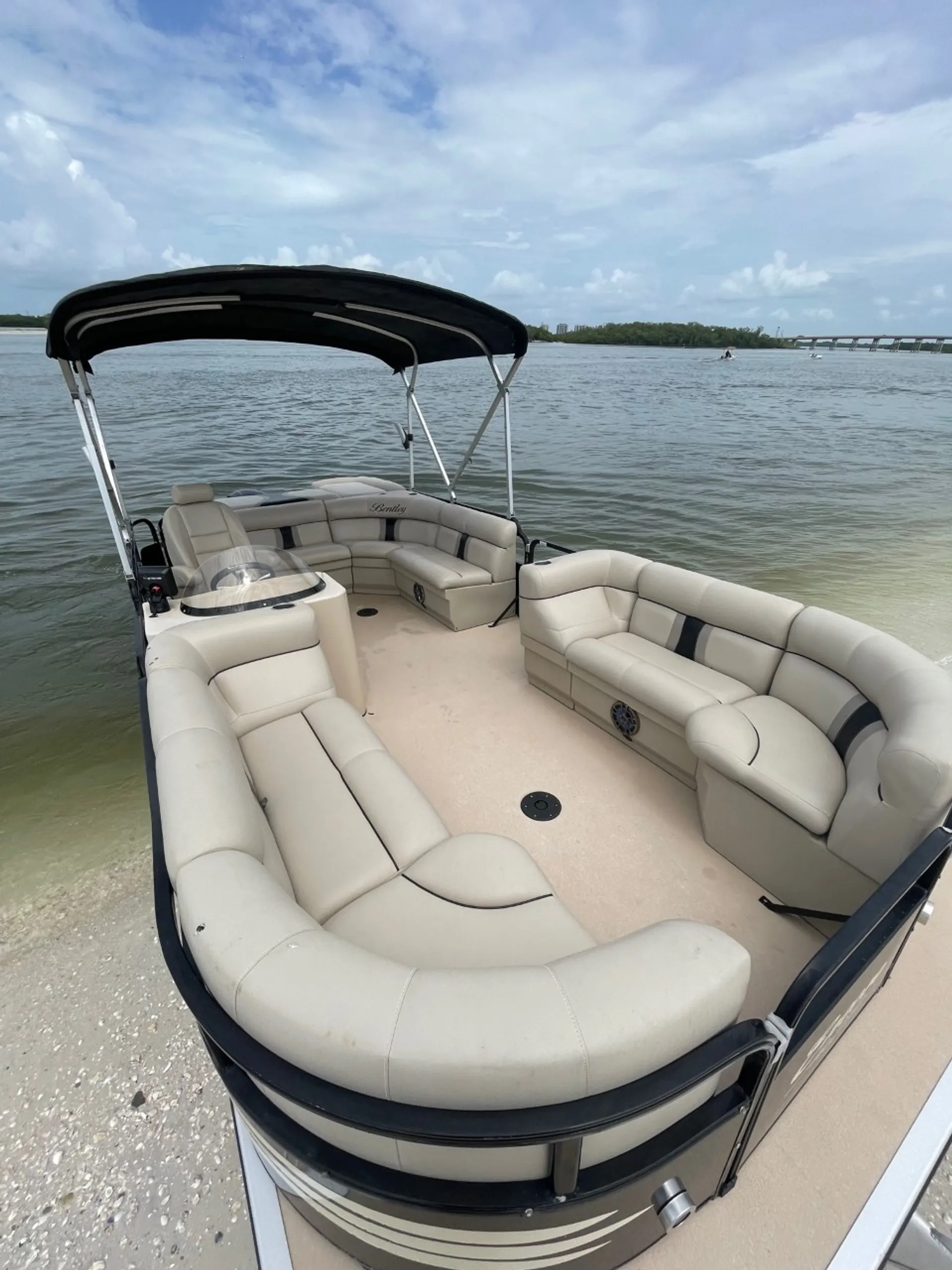 Encore Bentley Encore Bentley 223 Cruise Tri-Toon in Fort Myers Beach, FL — photo 3