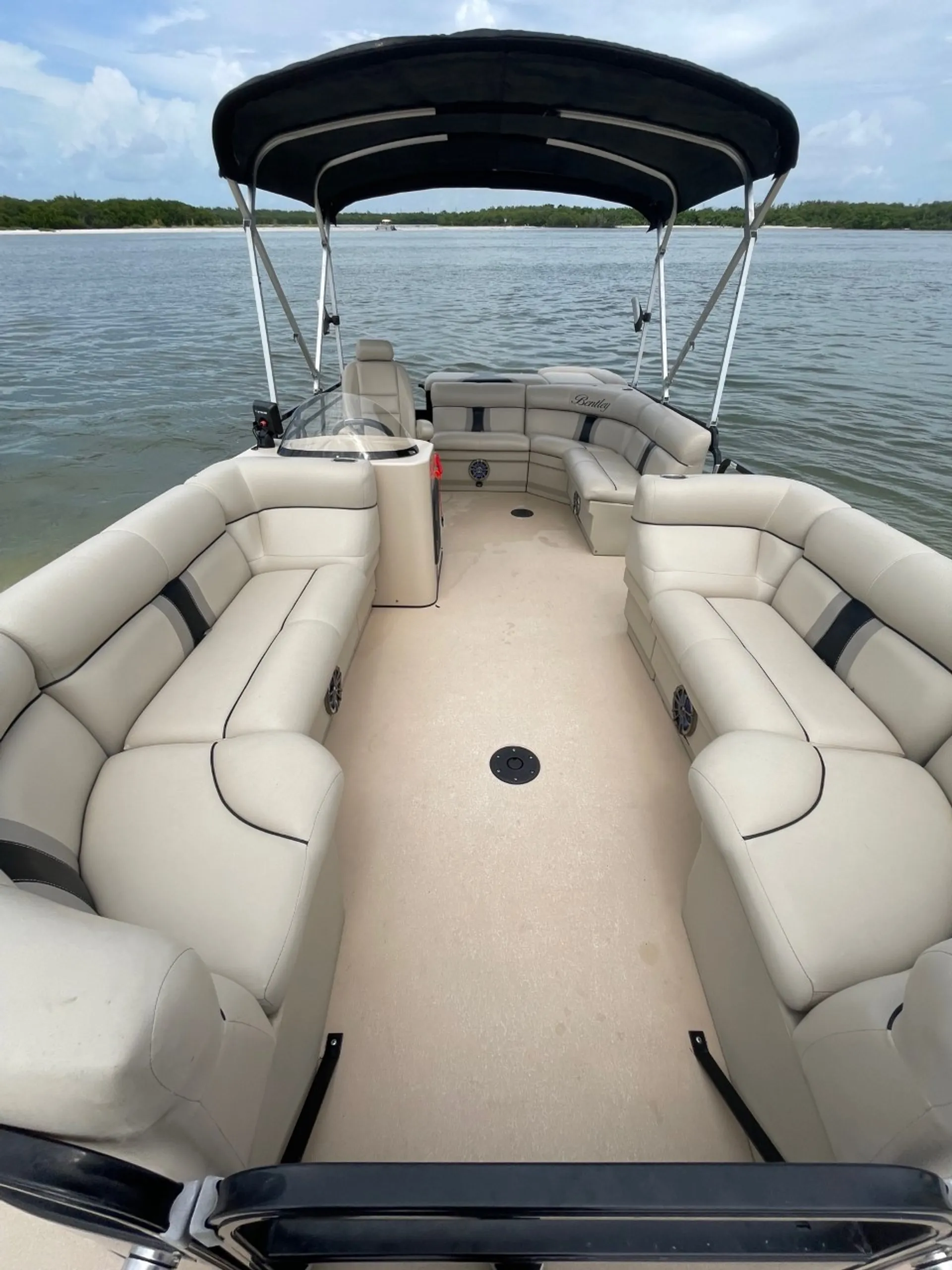 Encore Bentley Encore Bentley 223 Cruise Tri-Toon in Fort Myers Beach, FL — photo 4