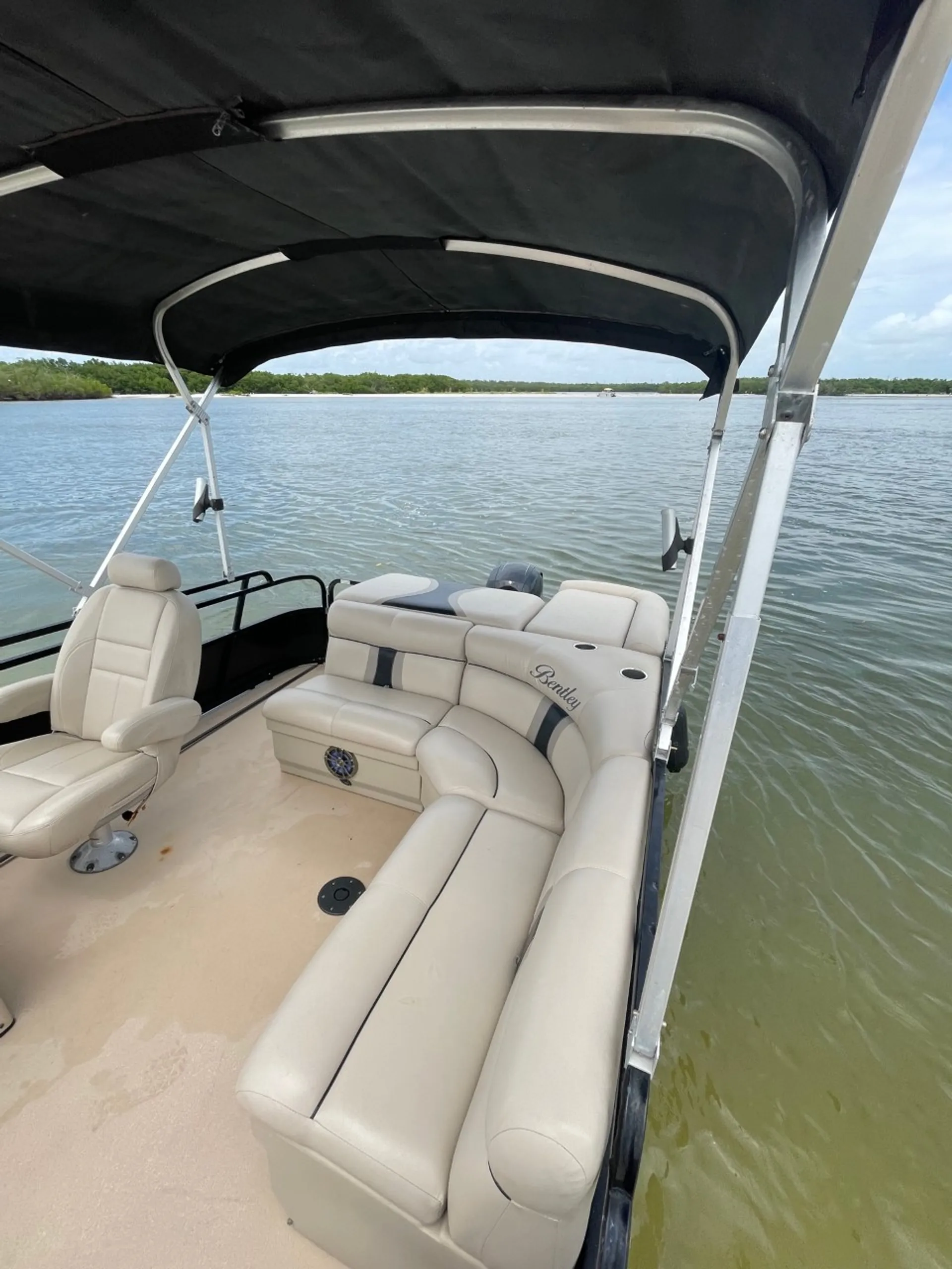 Encore Bentley Encore Bentley 223 Cruise Tri-Toon in Fort Myers Beach, FL — photo 5