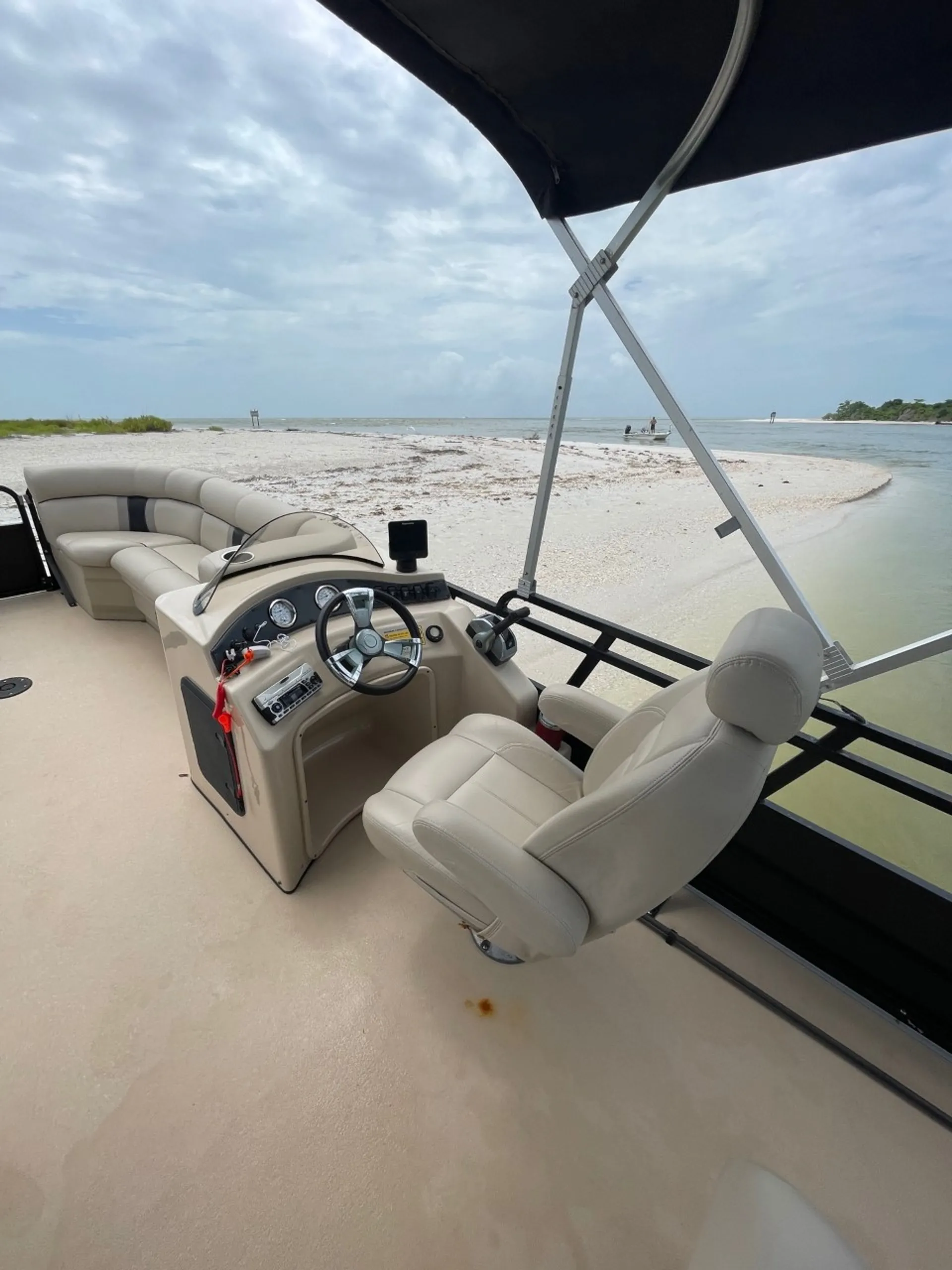Encore Bentley Encore Bentley 223 Cruise Tri-Toon in Fort Myers Beach, FL — photo 6