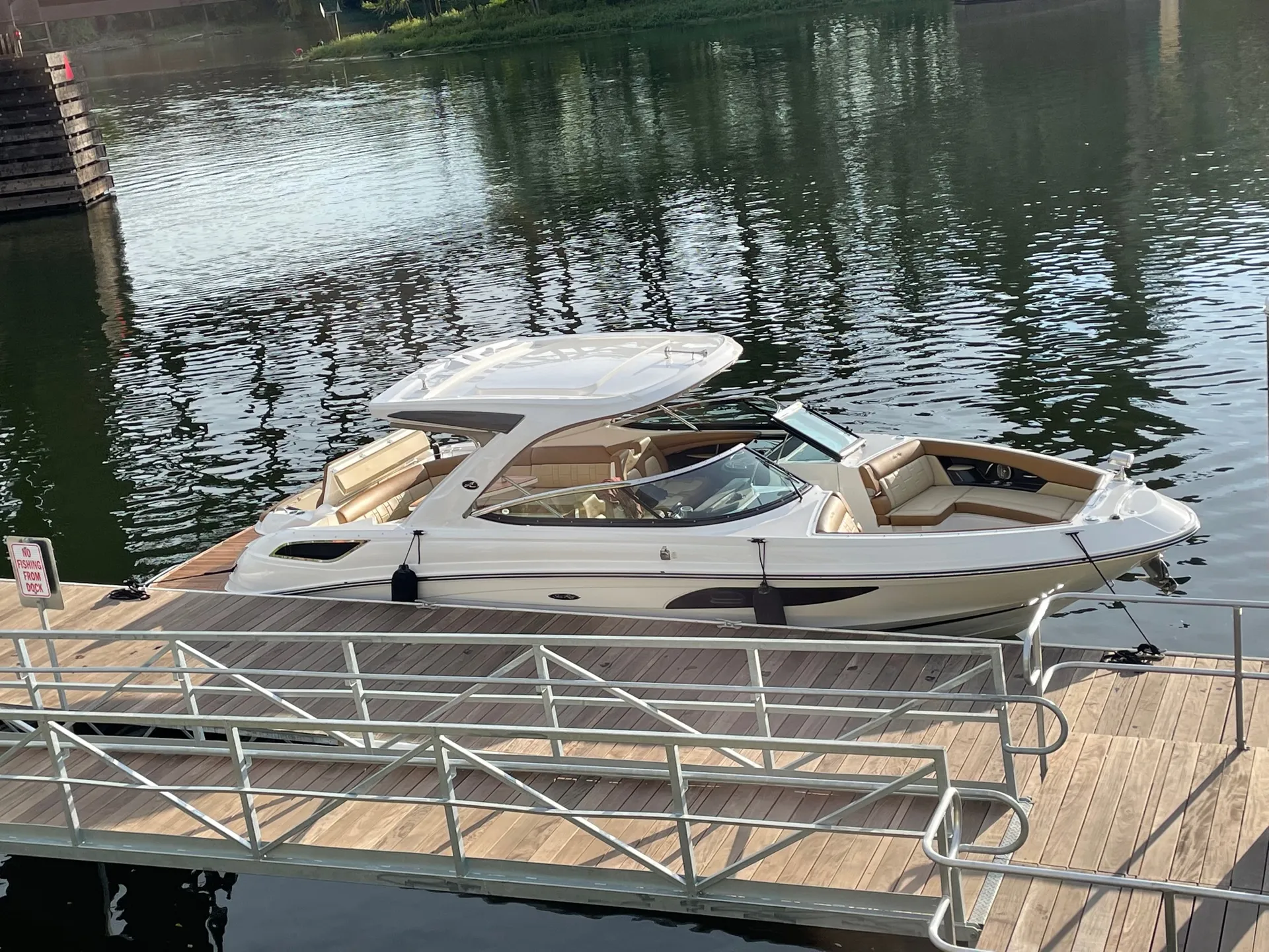 Sea Ray Boats SLX 350 in Stillwater, MN — photo 2