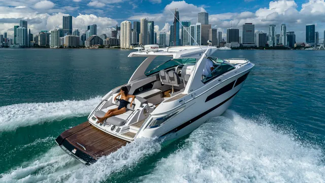 Rent a FOUR WINNS motor yacht in Miami Beach, FL near me