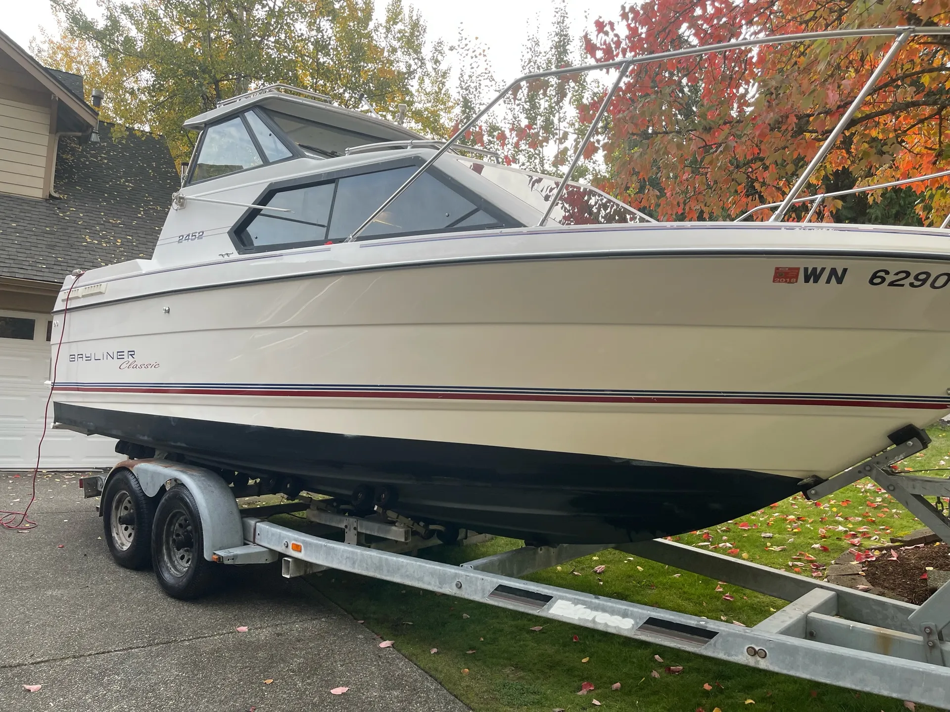 Bayliner 2452 Classic Express in Des Moines, WA — photo 2