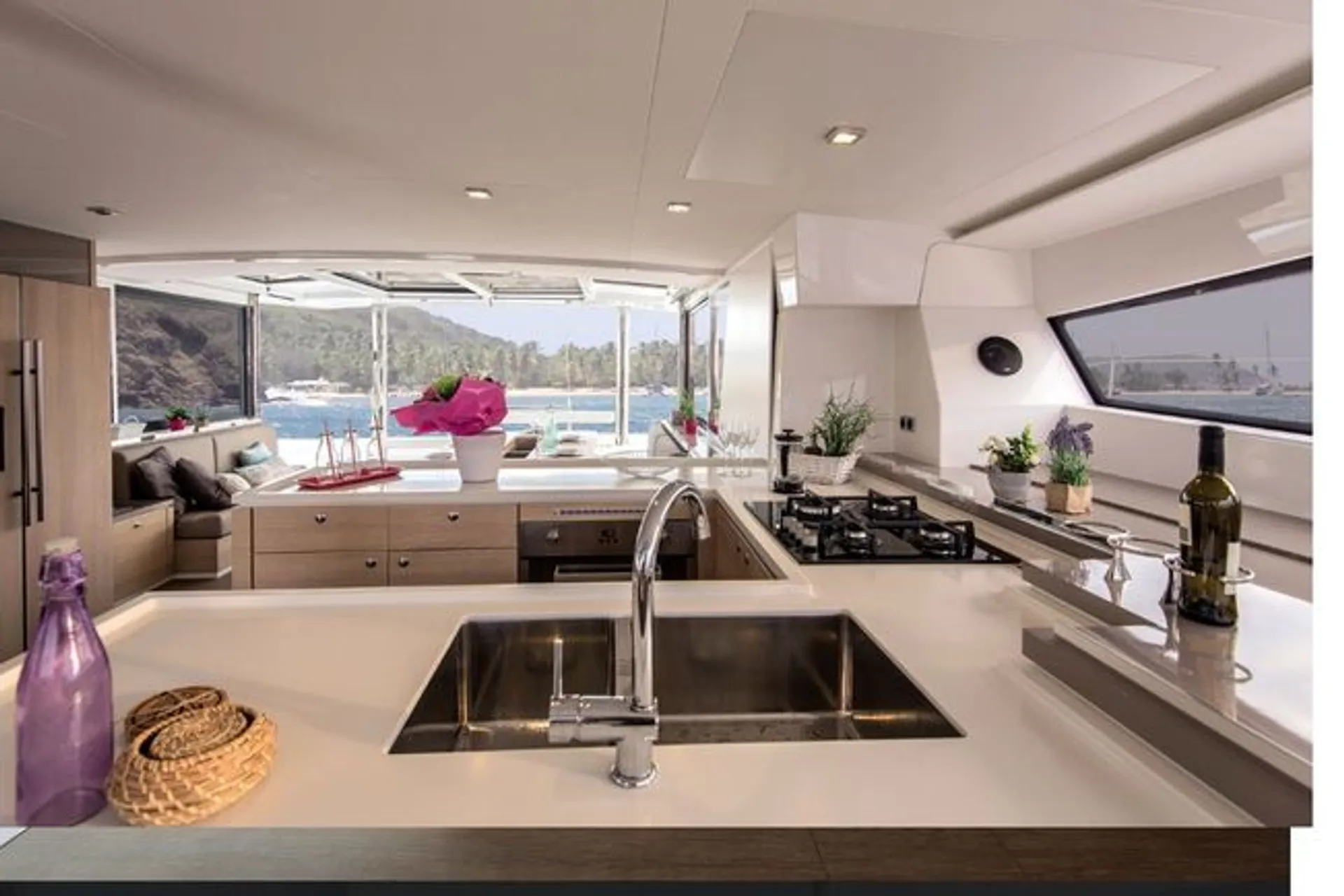 54' Luxury Yacht – Perfect for Family, Friends & Business Outings
