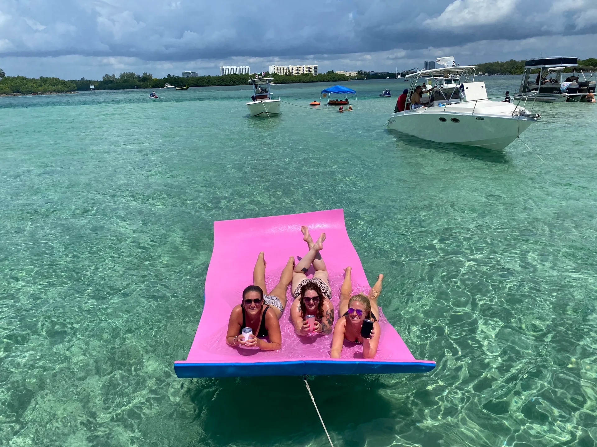 BEST BOAT | Up to 8 PPL | 15-FT MAT INCLUDED