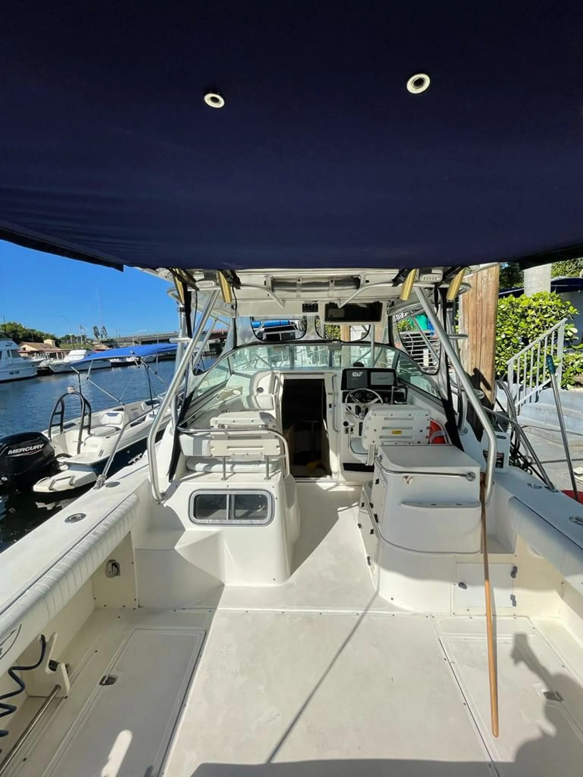 Boston Whaler 295 Conquest W/2-225HP in Miami, FL — photo 6