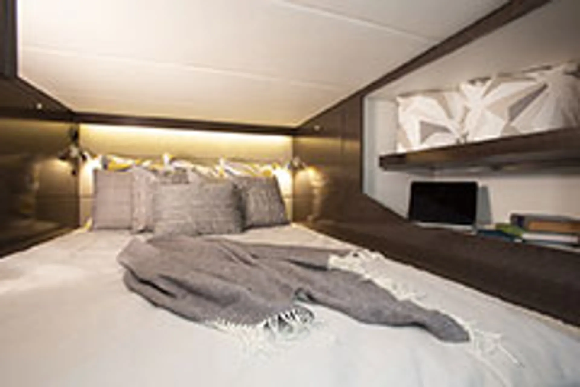 *Female Owned*-Manhattan #1 Luxury Yacht- 12 Passengers 