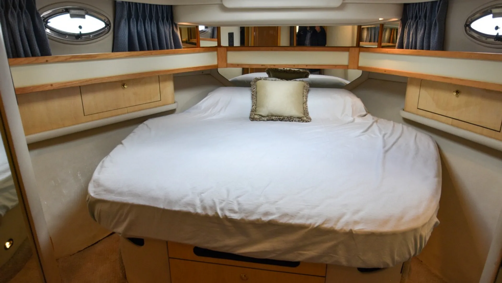 Sea Ray Express Bridge in St. Petersburg, FL — photo 7