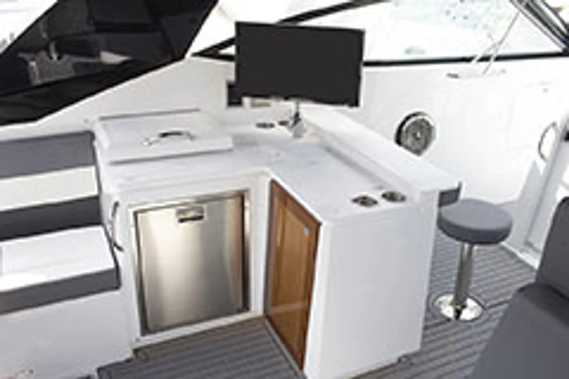 *Female Owned*-Manhattan #1 Luxury Yacht- 12 Passengers 