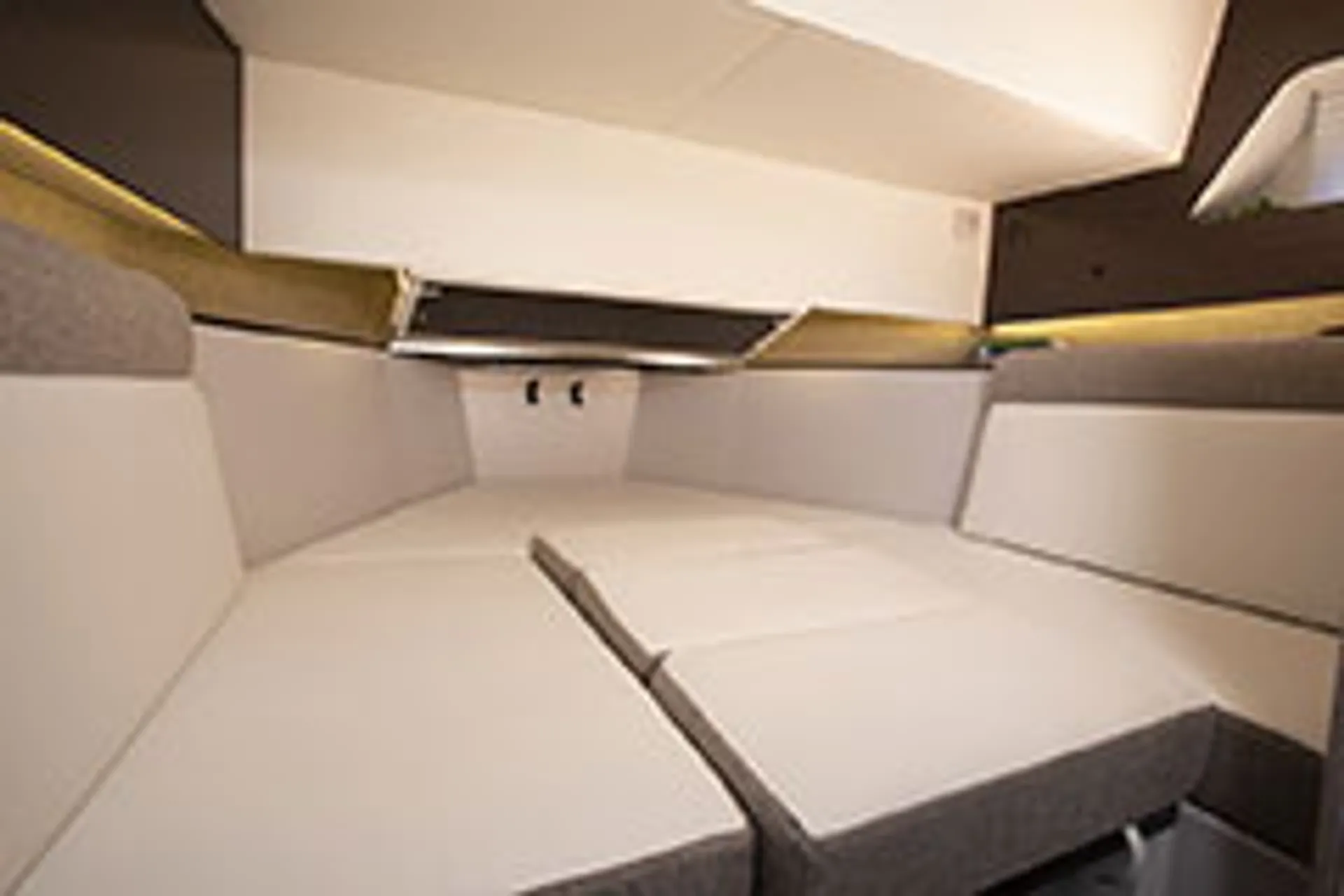 *Female Owned*-Manhattan #1 Luxury Yacht- 12 Passengers 