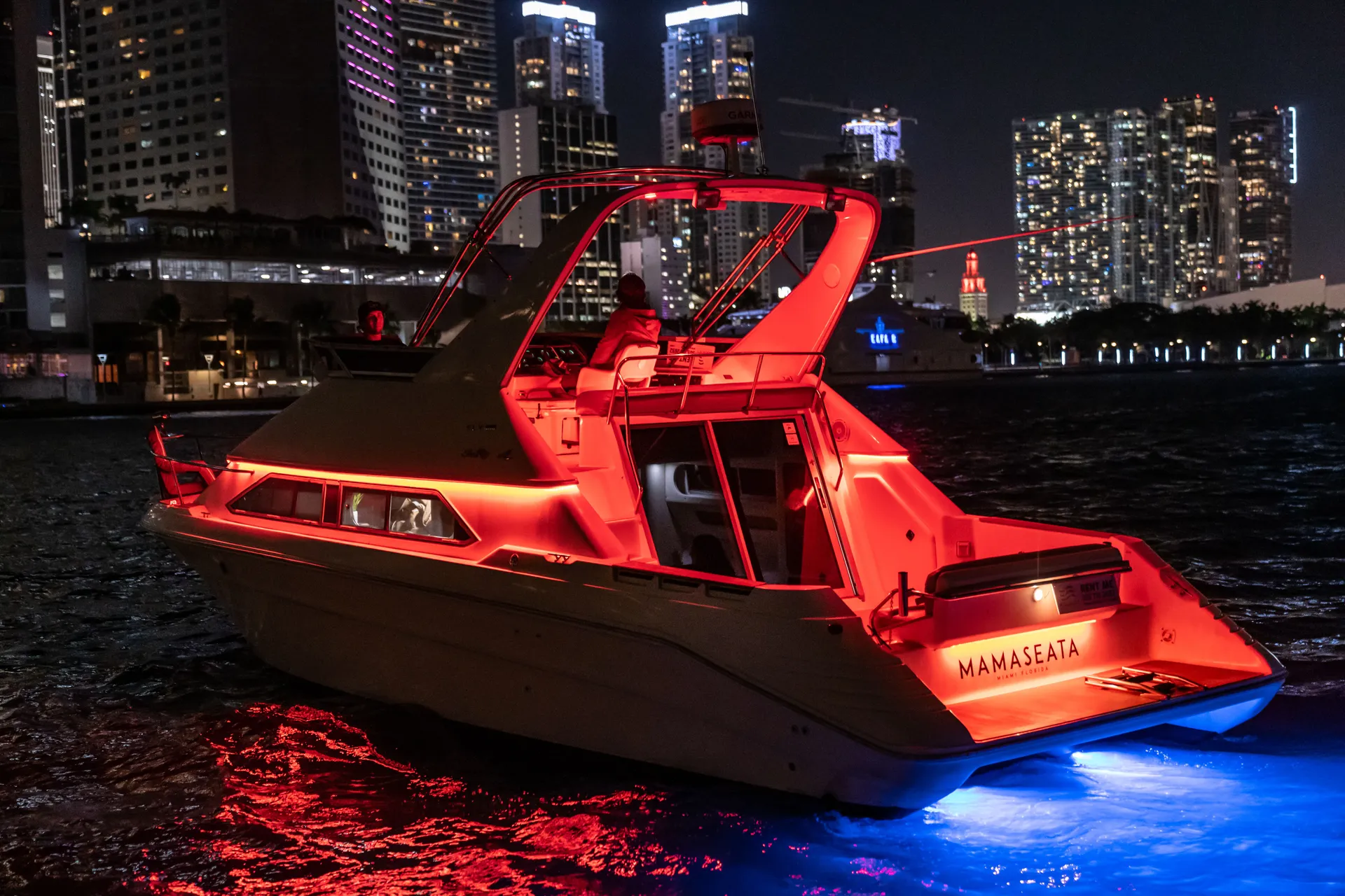 40ft Yacht w/ Captain&Flybridge, fuel included