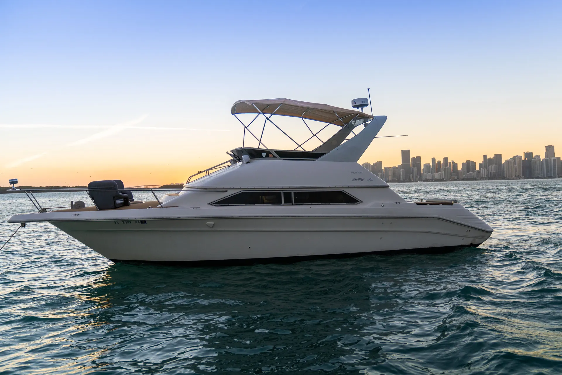 40ft Yacht w/ Captain&Flybridge, fuel included