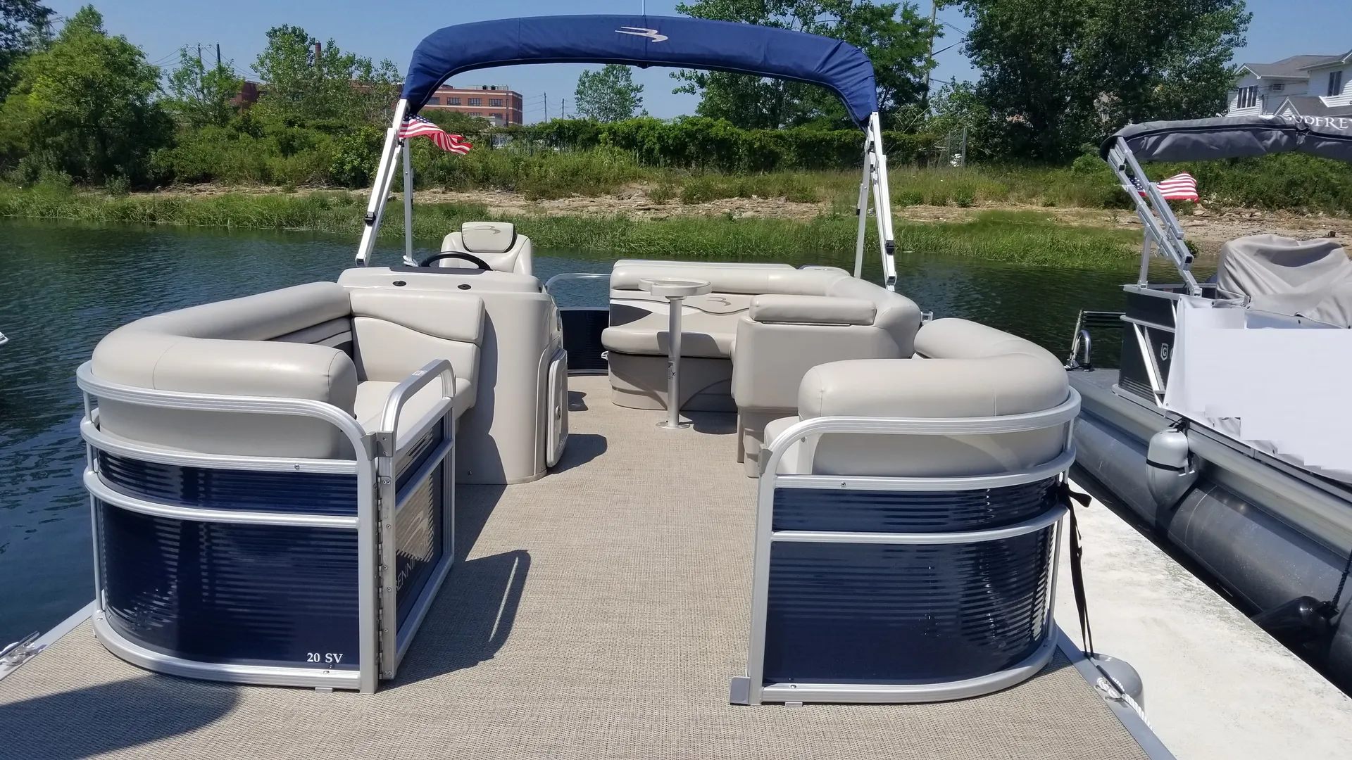 BENNINGTON MARINE 20 SLV in Queens, NY — photo 3