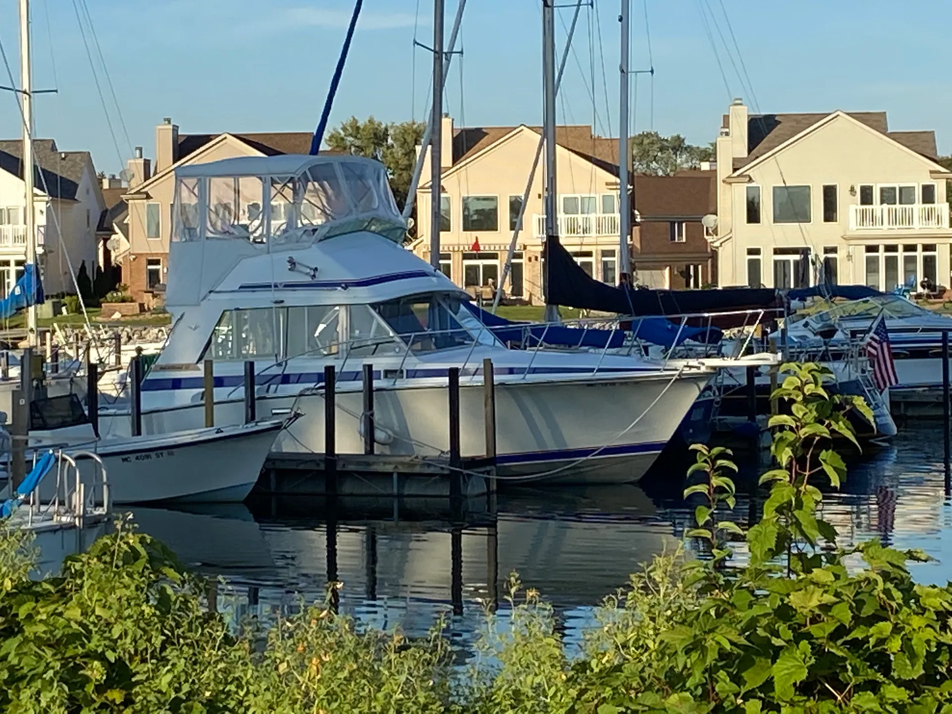 Classic American Cruiser-Enjoy spring on the river! Includes Captain!