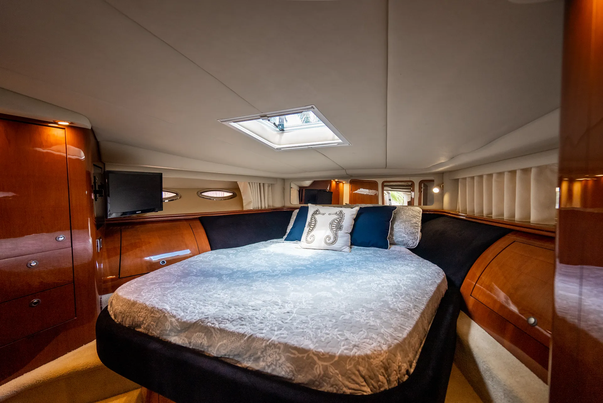 Gorgeous 60' Yacht - "Brown Eyed Girl" up to 13 ppl ** FALL SPECIALS
