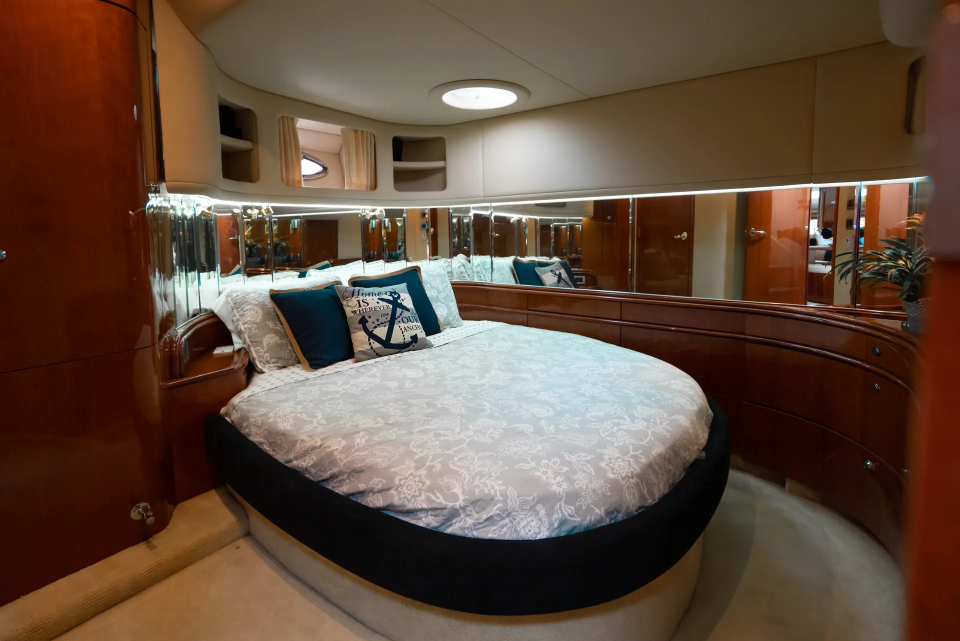 Gorgeous 60' Yacht - "Brown Eyed Girl" up to 13 ppl ** FALL SPECIALS