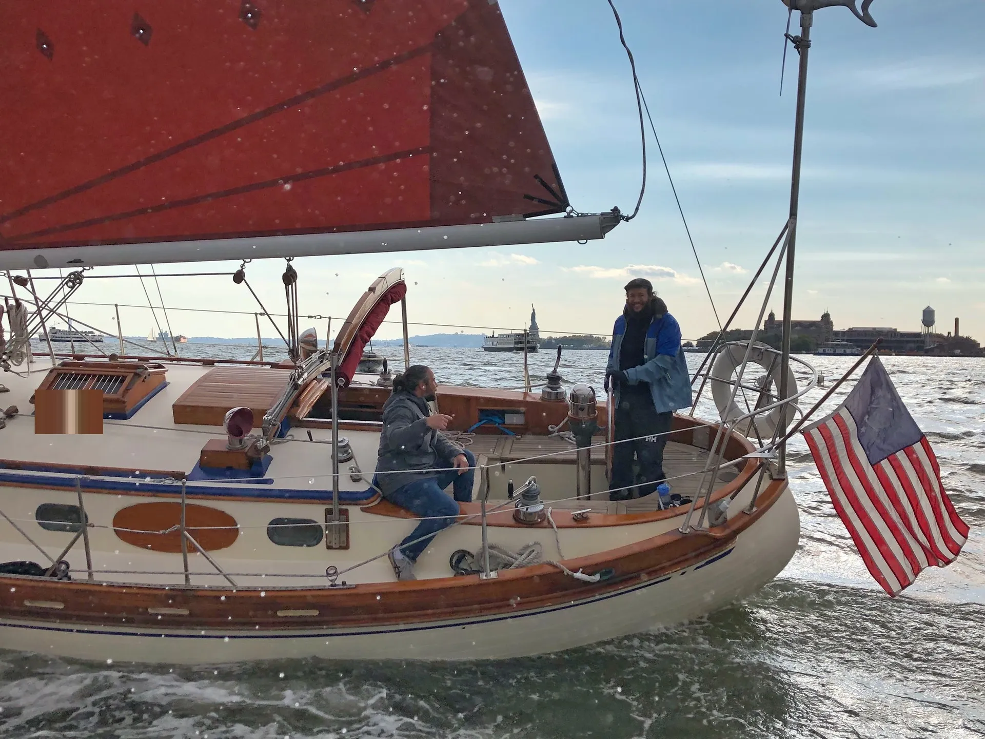  Sail NYC's skyline in style!