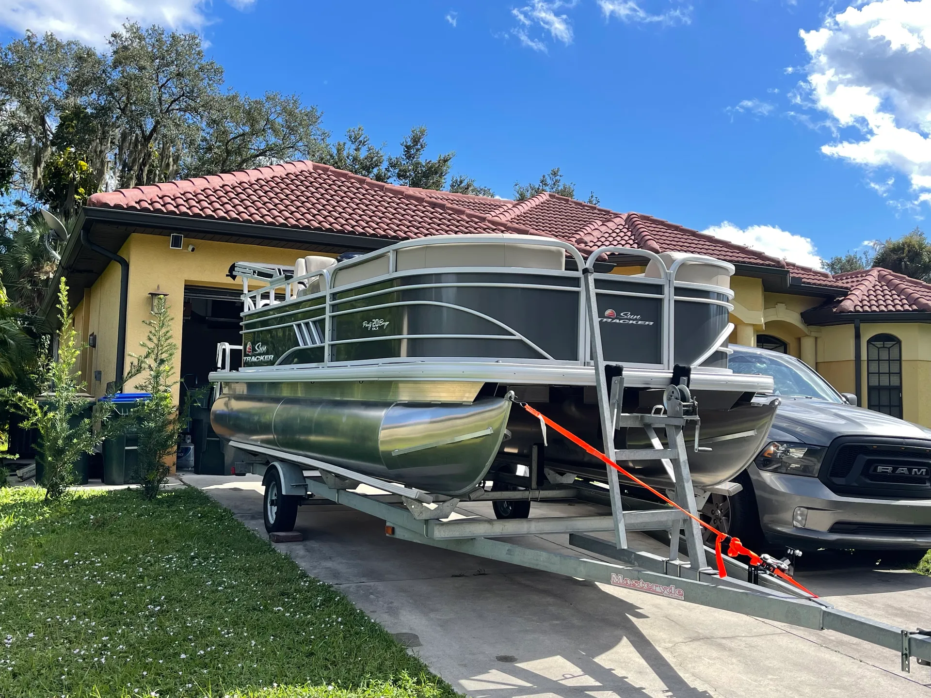 SUN TRACKER PARTY BARGE 20 DLX in North Port, FL — photo 2