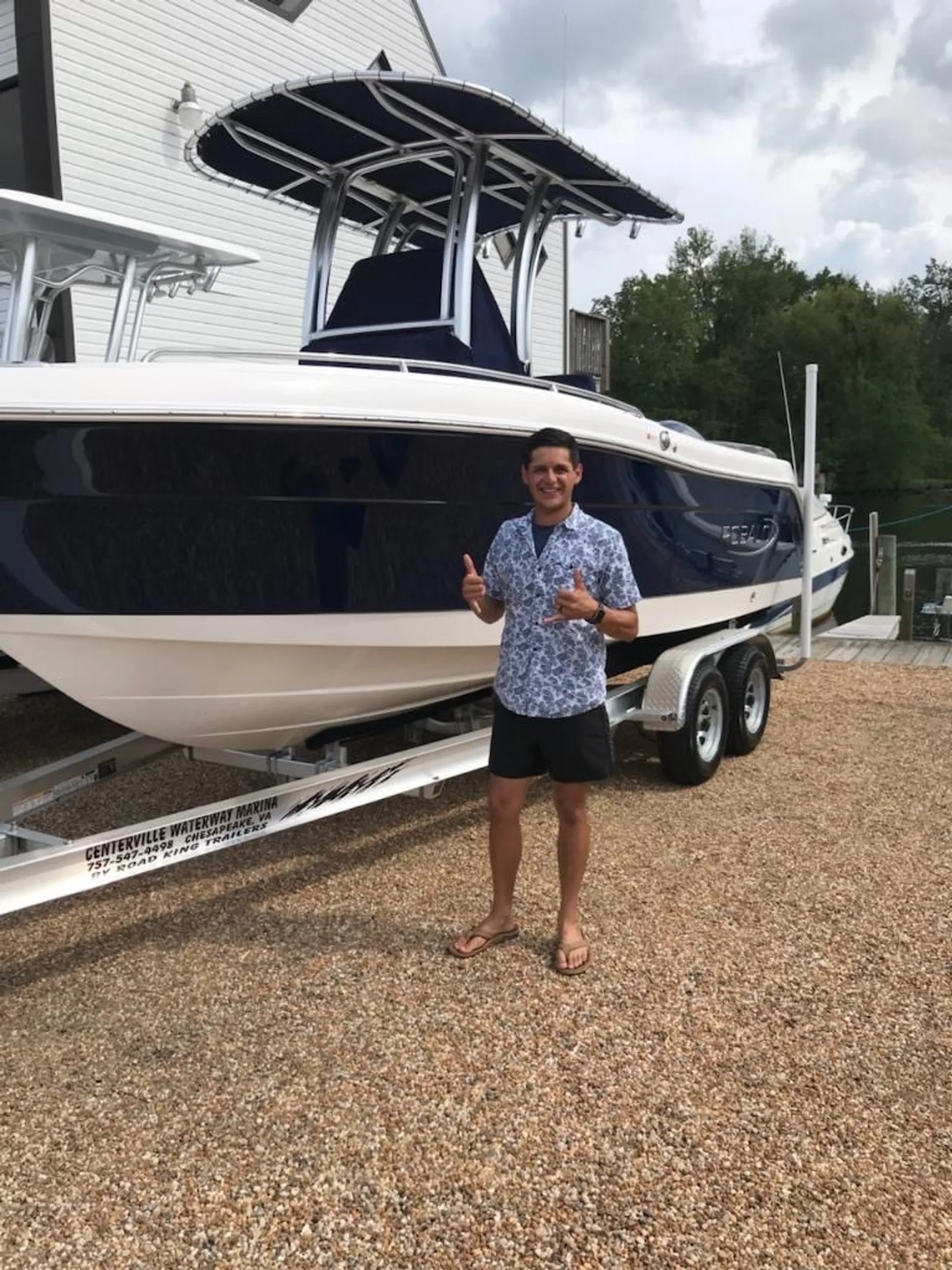 21' Robalo R222 for rent in Cape May, NJ!