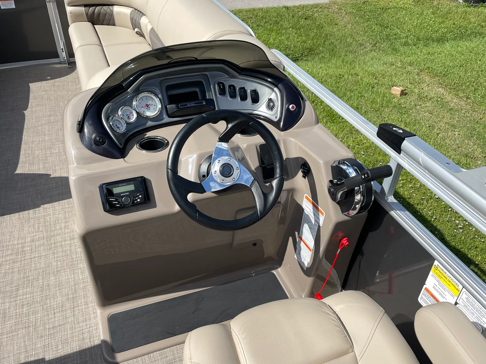 SUN TRACKER PARTY BARGE 20 DLX in North Port, FL — photo 8